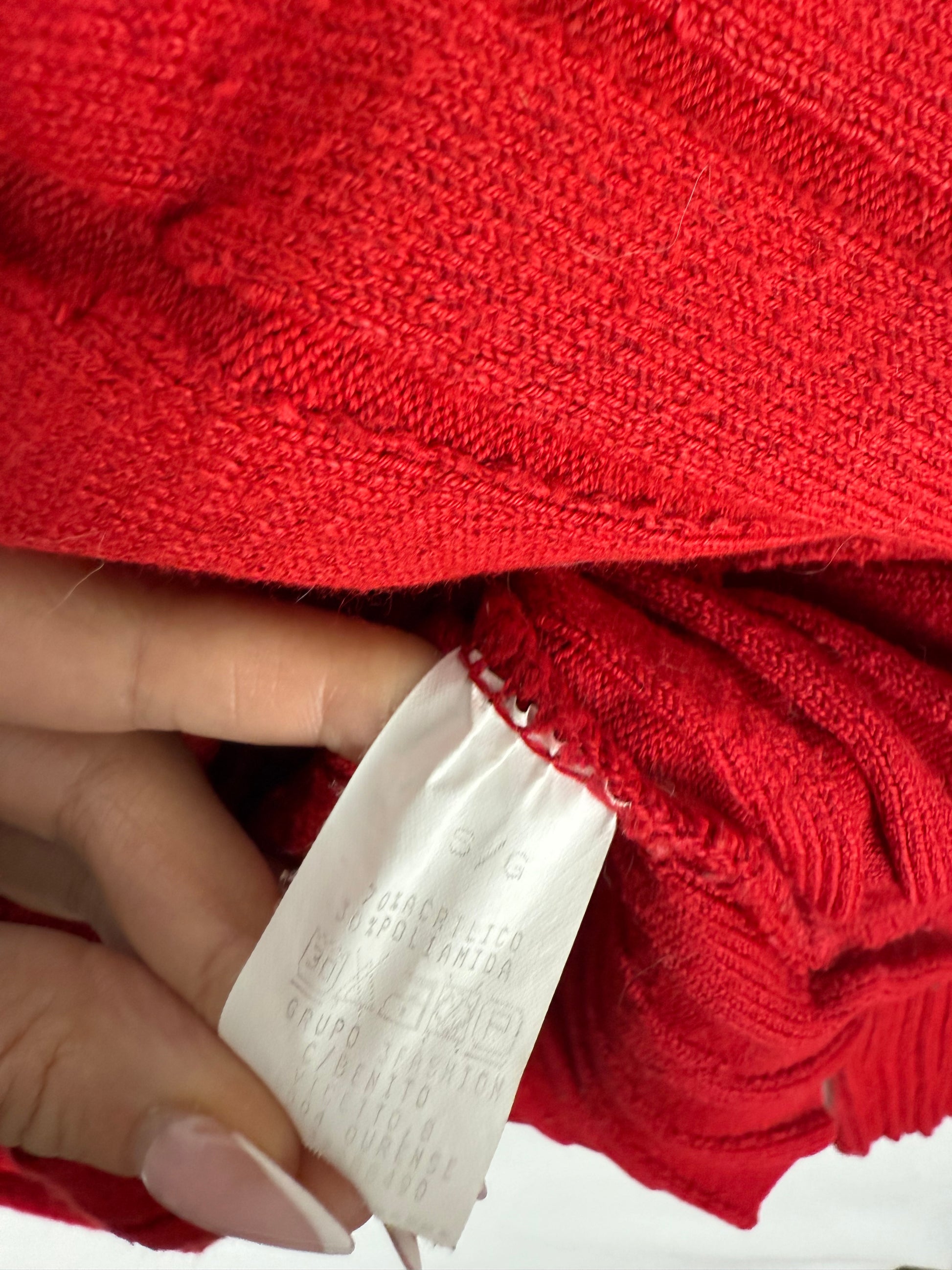 Red ribbed jumper with belt (L)