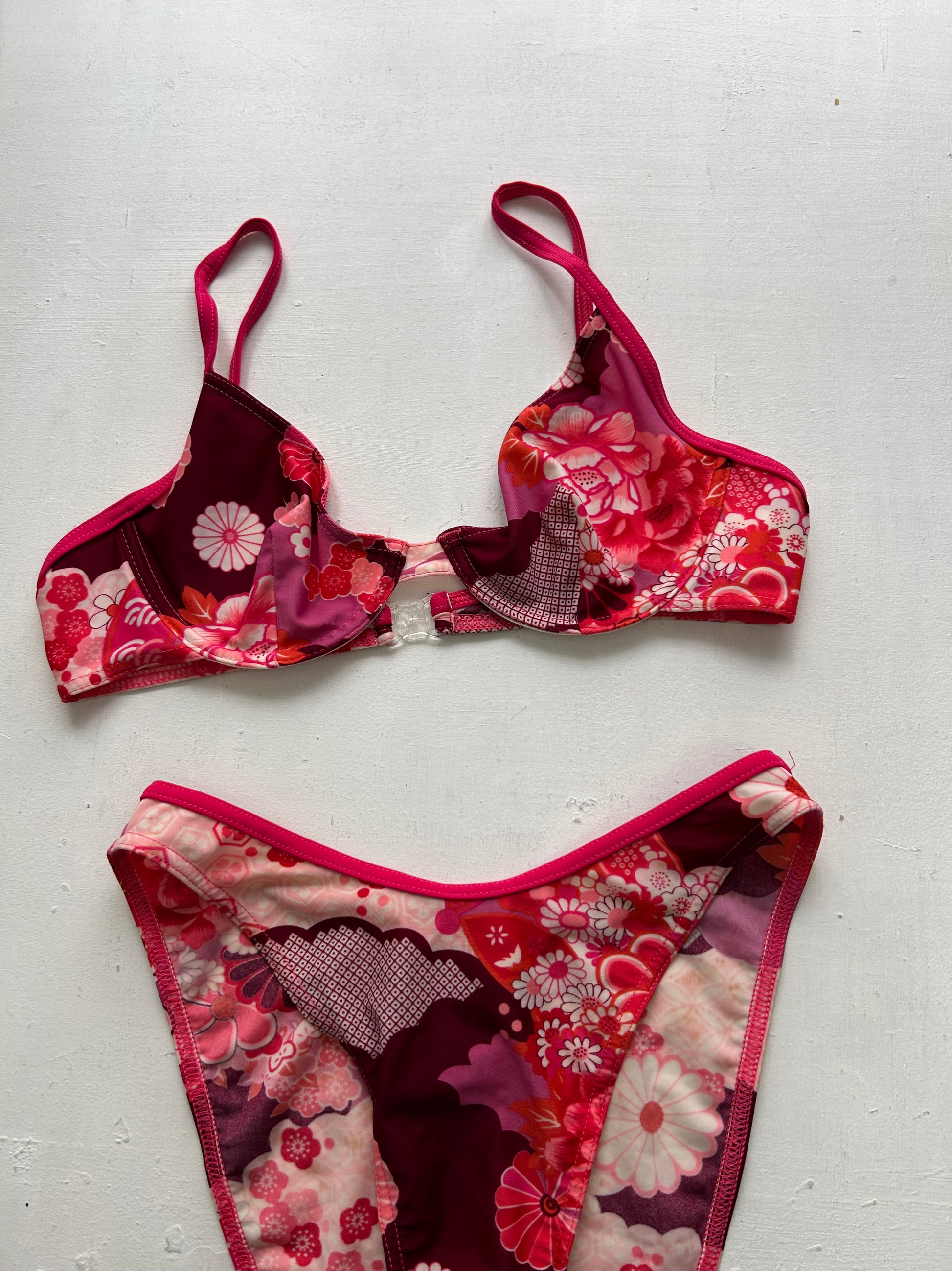 Red floral print belt y2k vintage high rise bikini set (M/L)