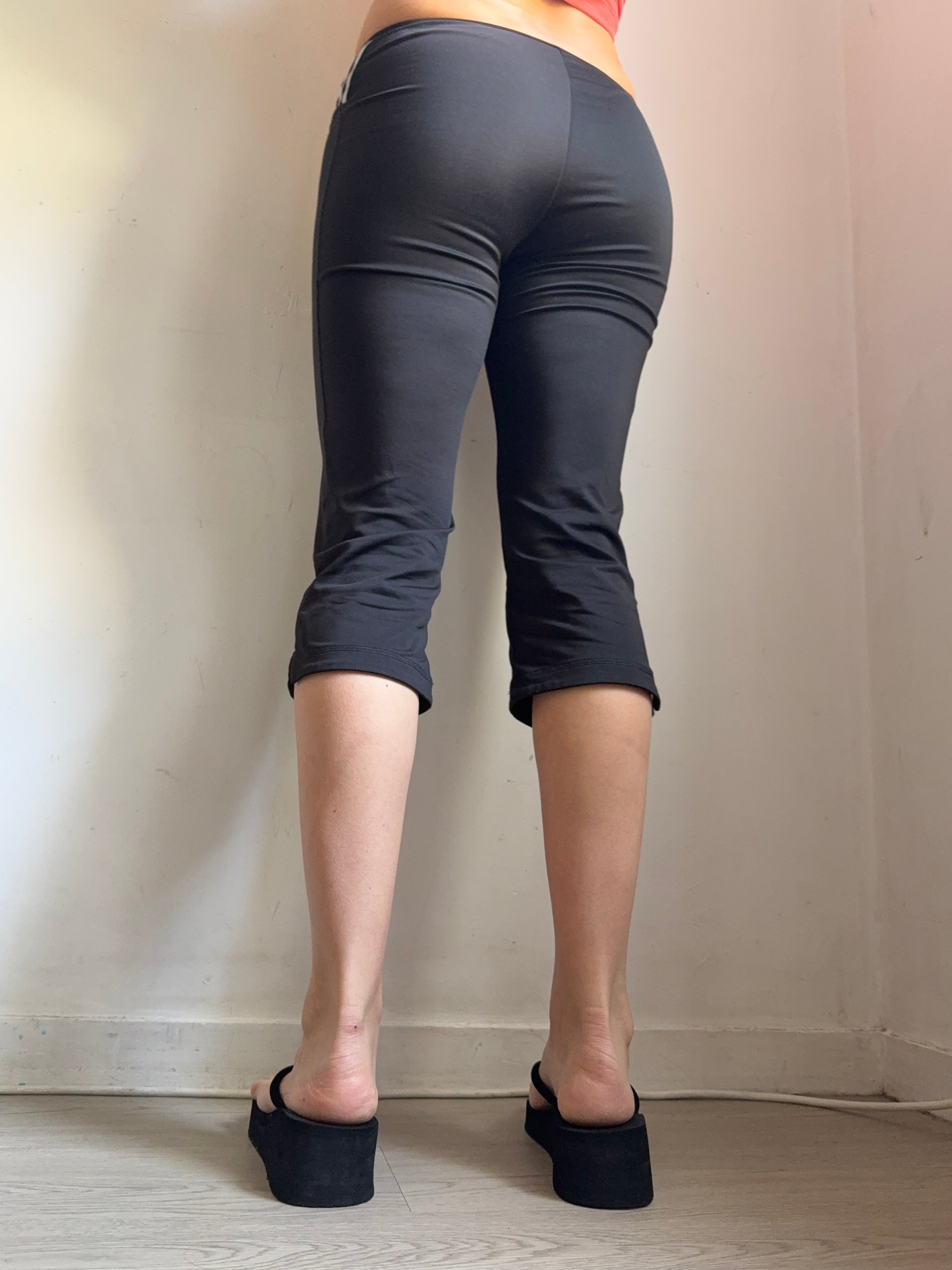 Black activewear capri pants (S)