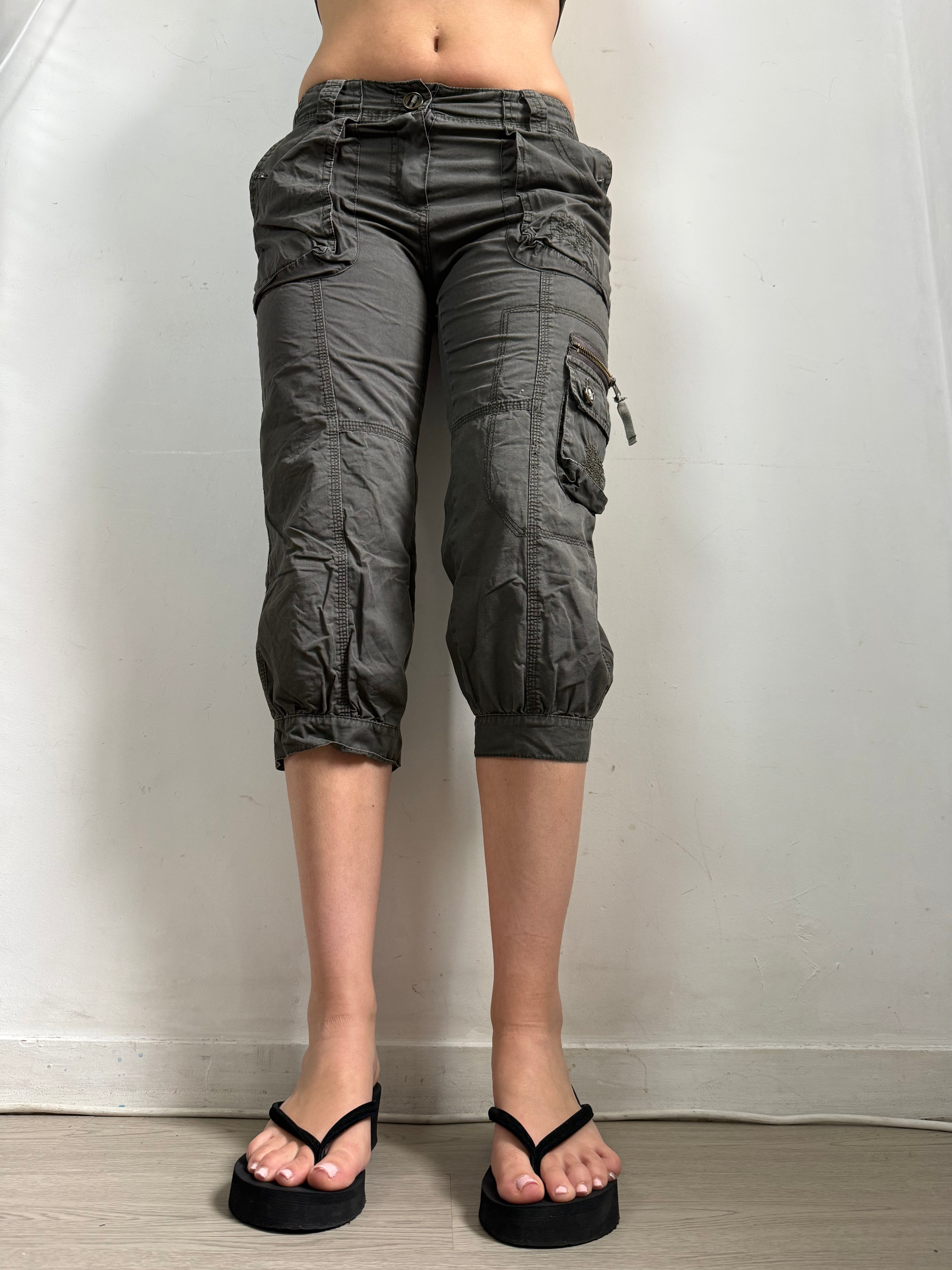 Khaki cotton low rise utility capri pants (S)