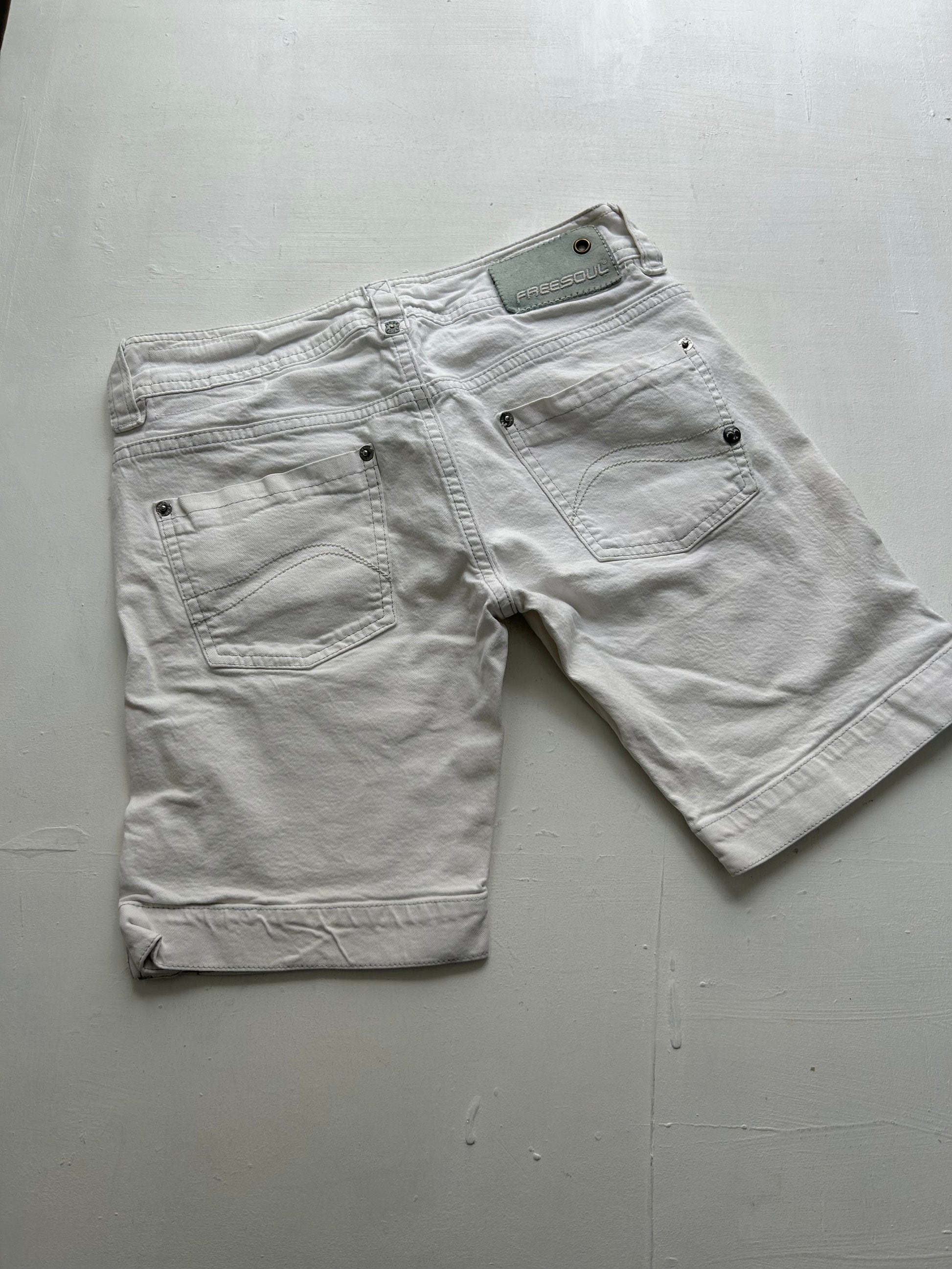 White denim low rise mid short jorts (XS)