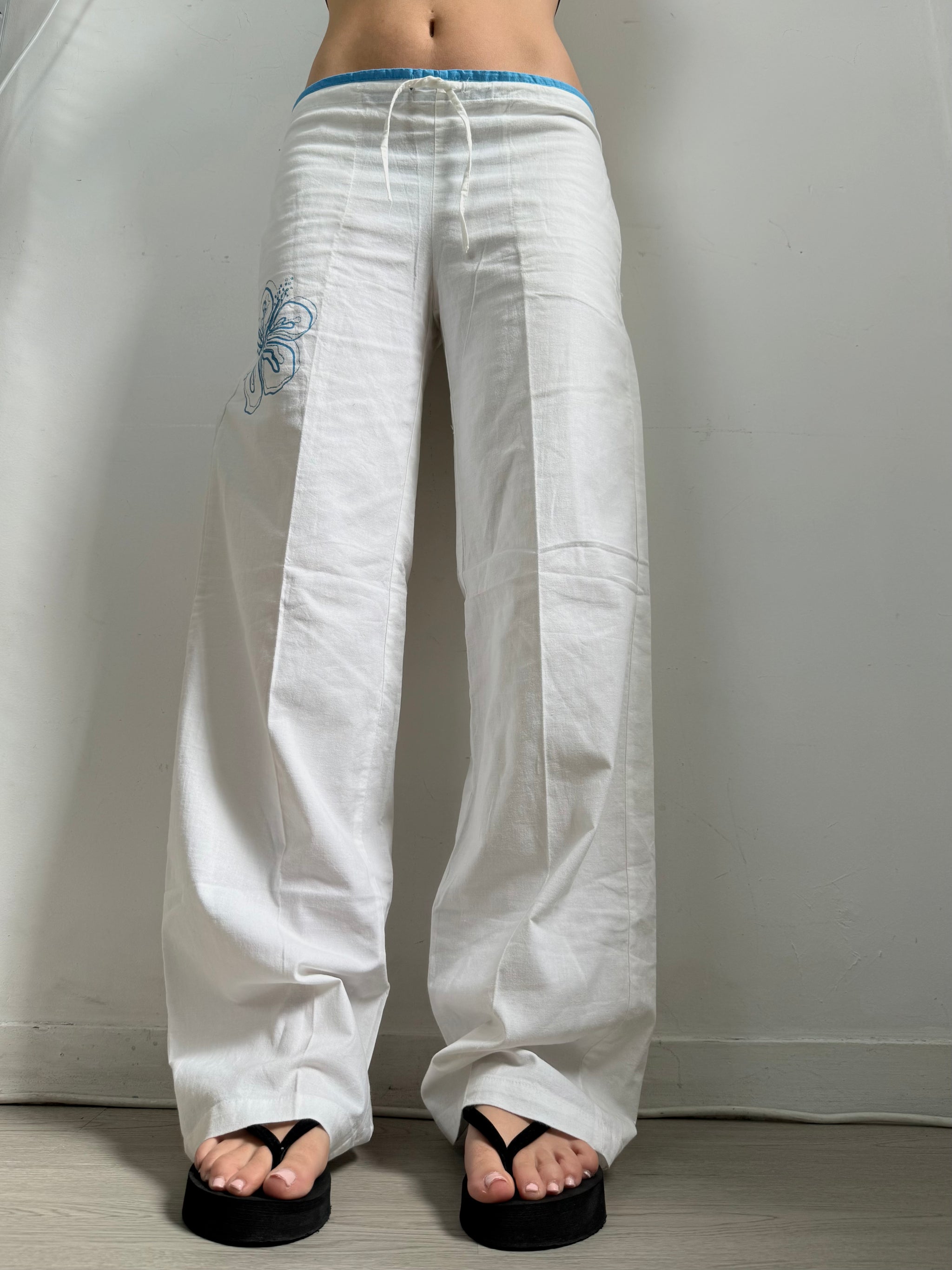 White low rise baggy pants (M/L)