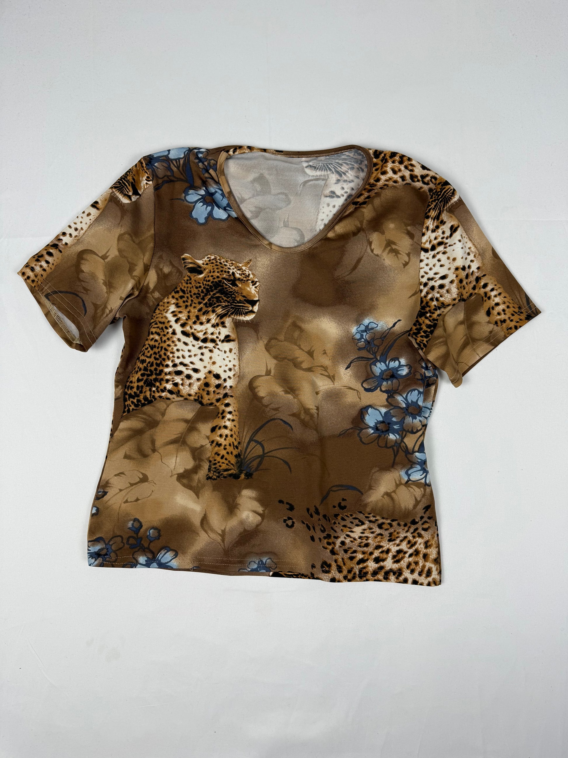 Beige cheetah graphic print  tee (XL)