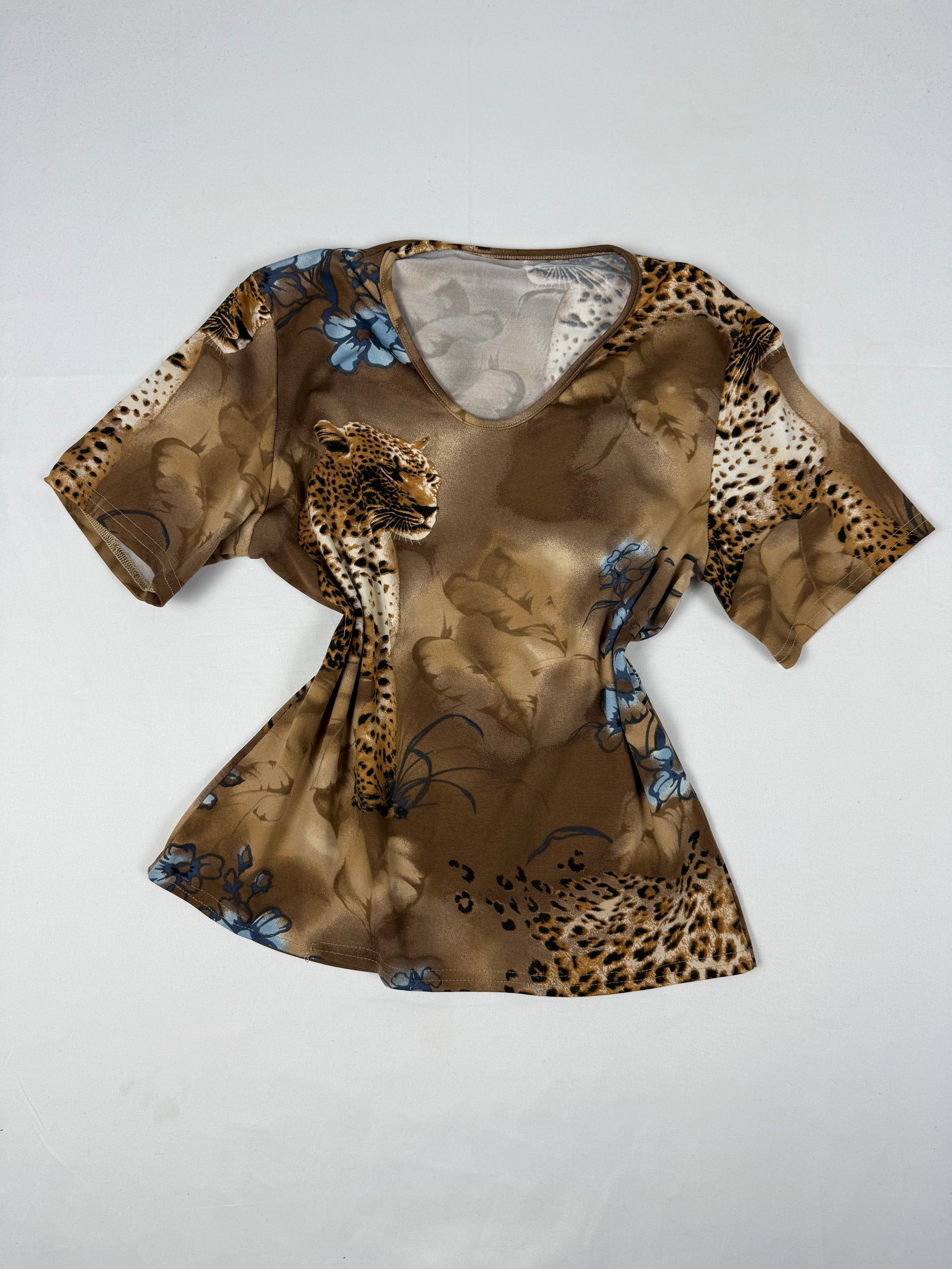 Beige cheetah graphic print  tee (XL)