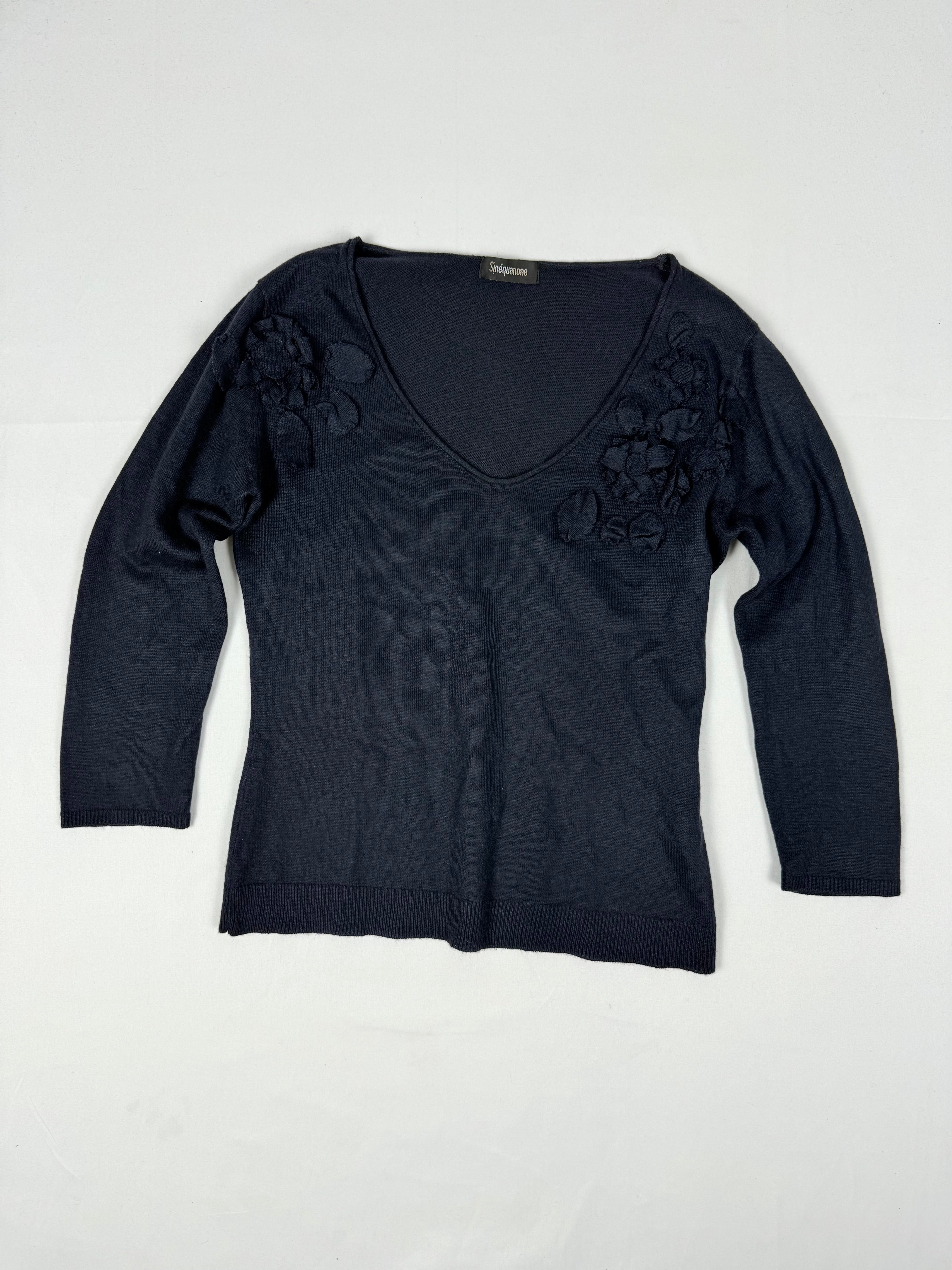 Navy flower appliquée super soft jumper (S/M)