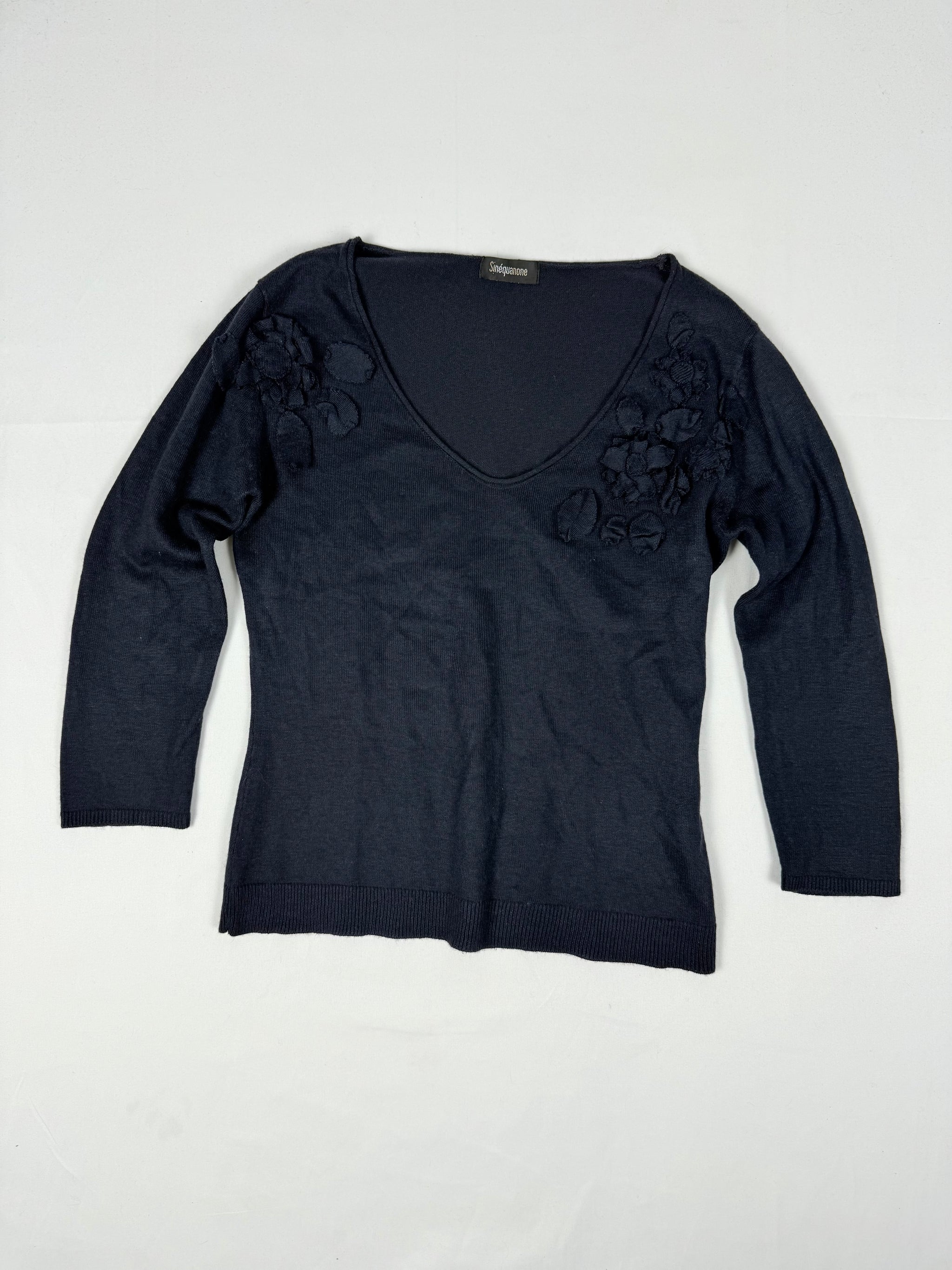 Navy flower appliquée super soft jumper (S/M)