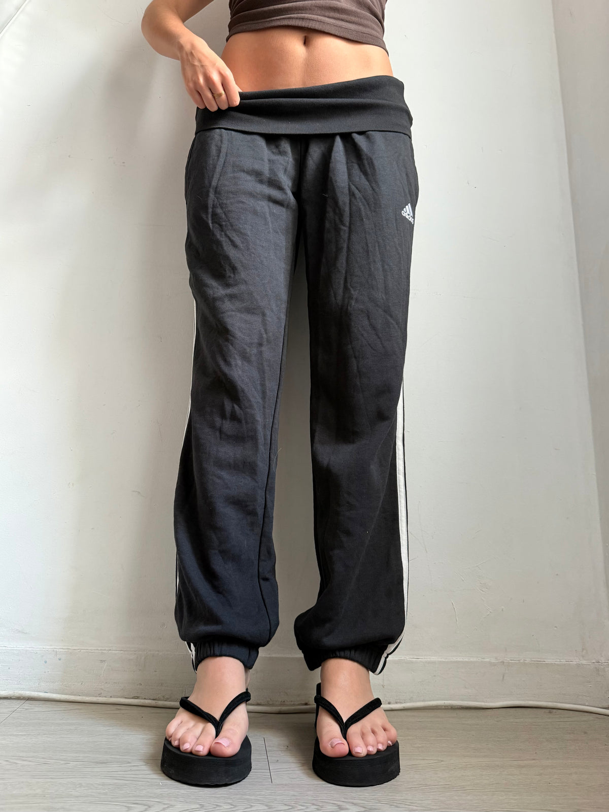 Black ultra low rise joggers pants (M)