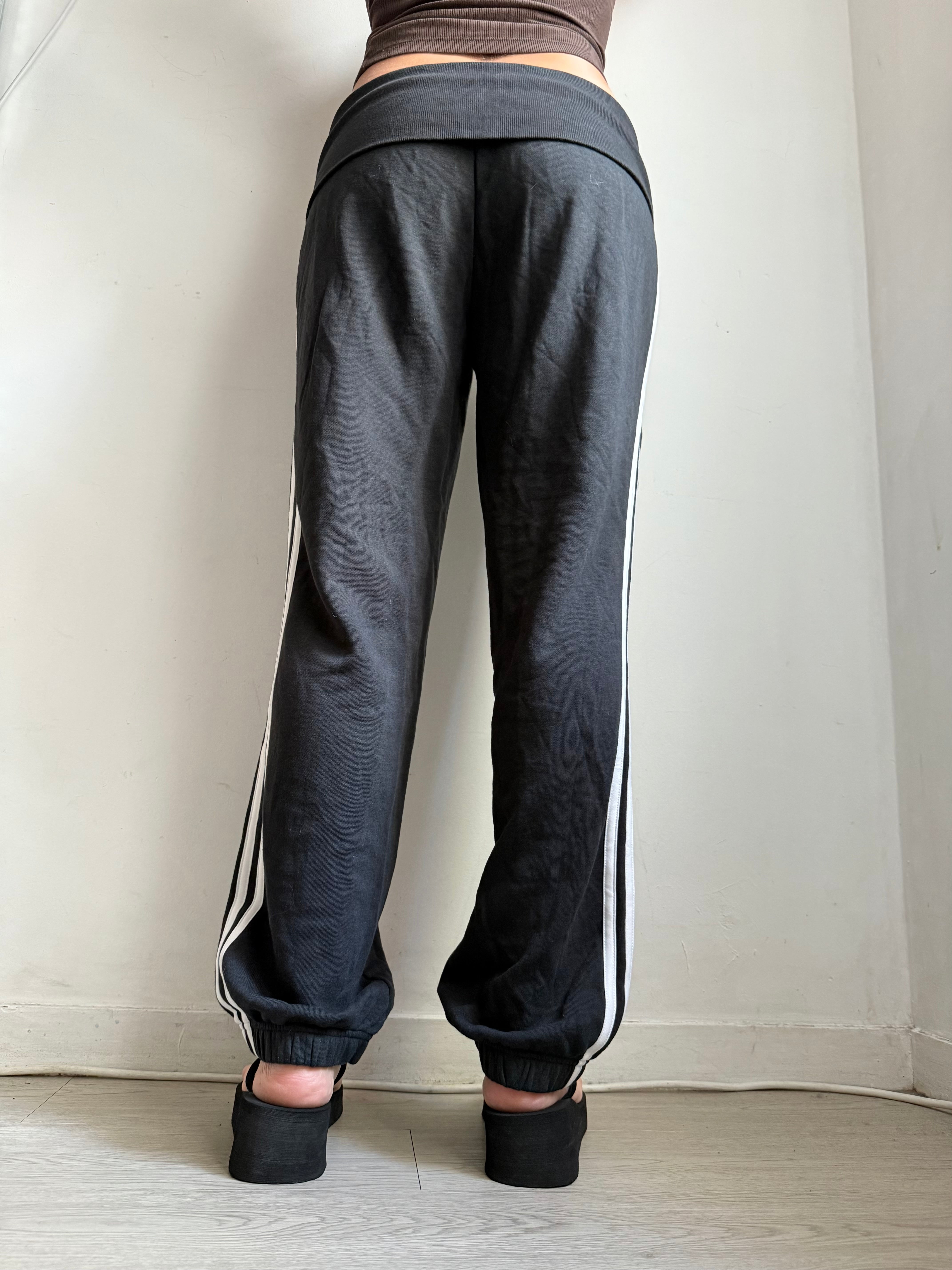 Black ultra low rise joggers pants (M)