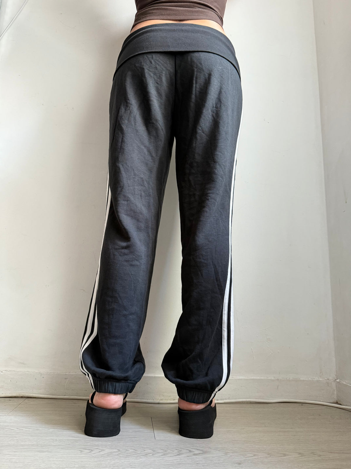 Black ultra low rise joggers pants (M)