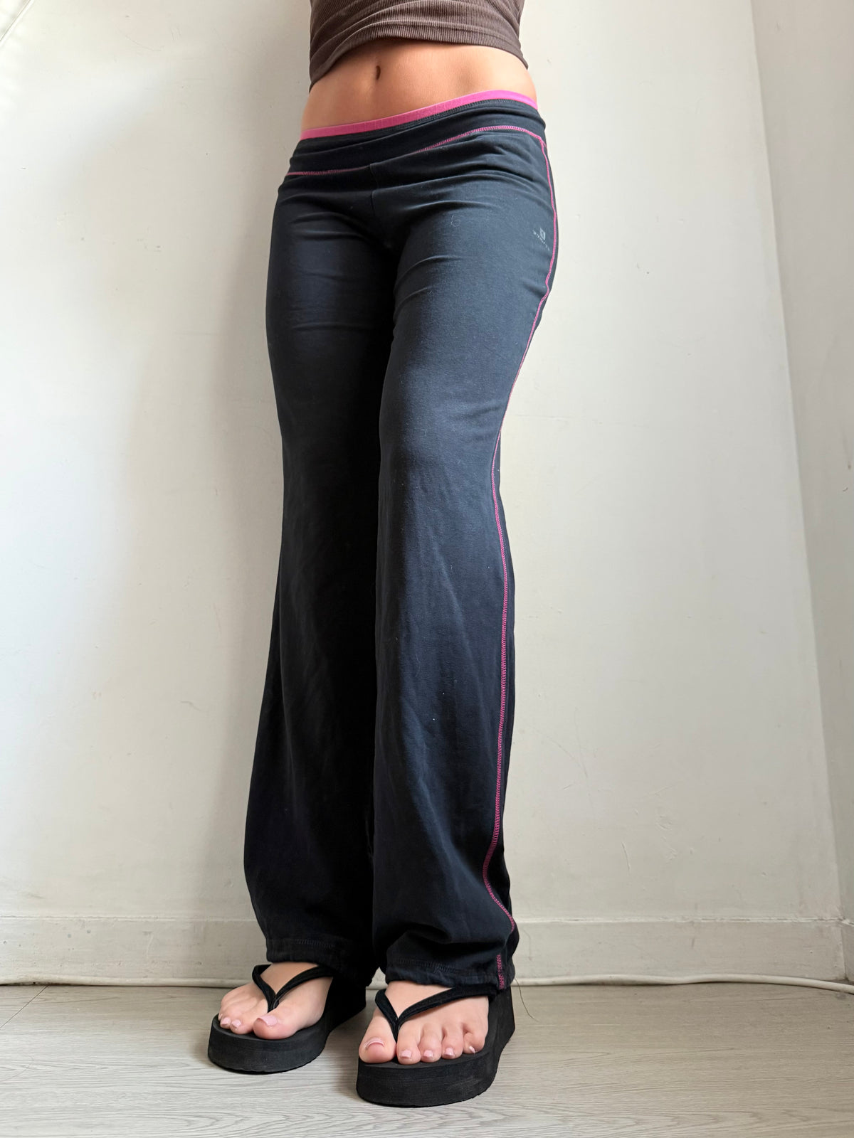 Pantalon droit taille basse en jean noir (XS)