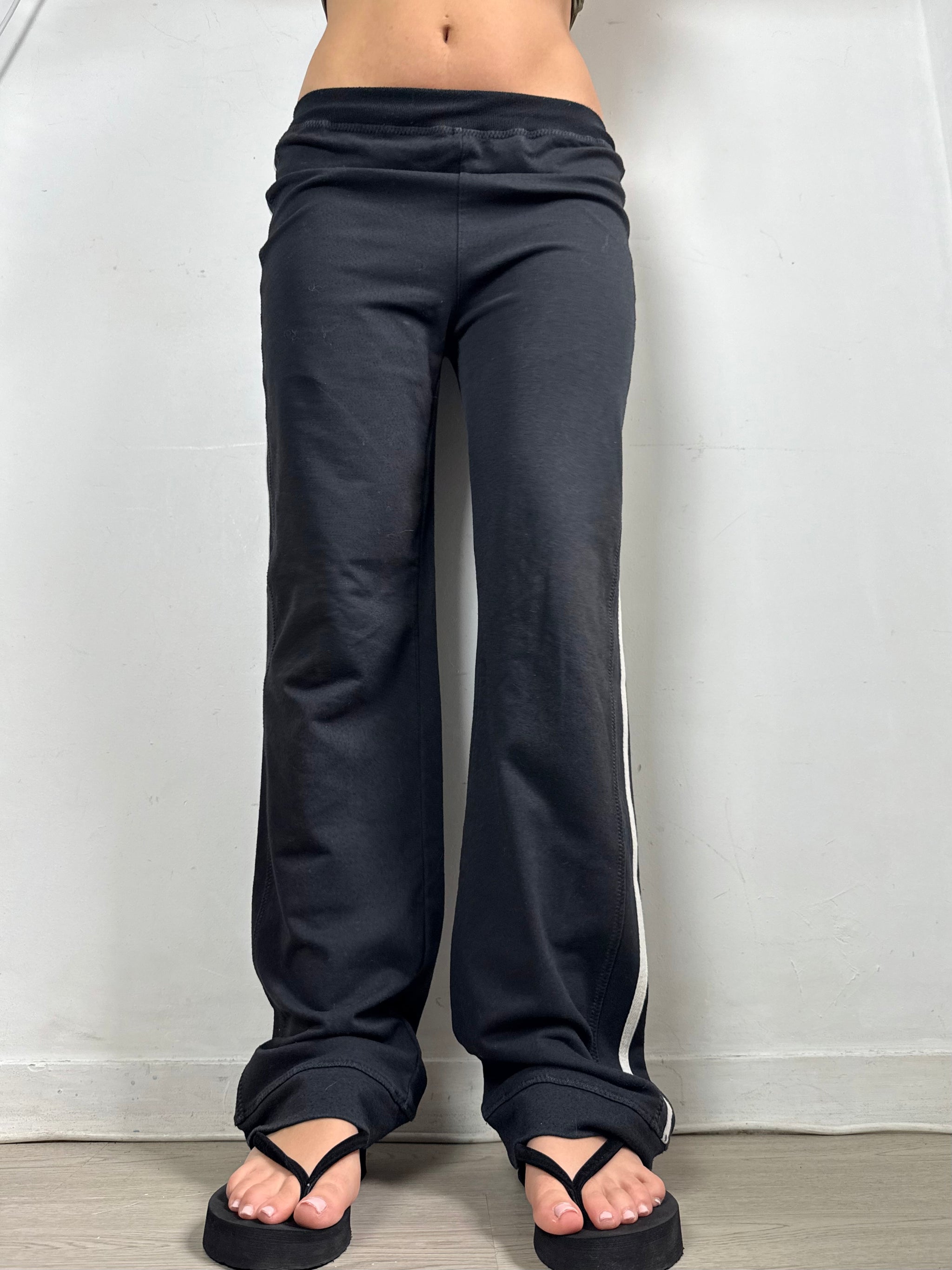 Black cotton low rise activewear pants (S/M)