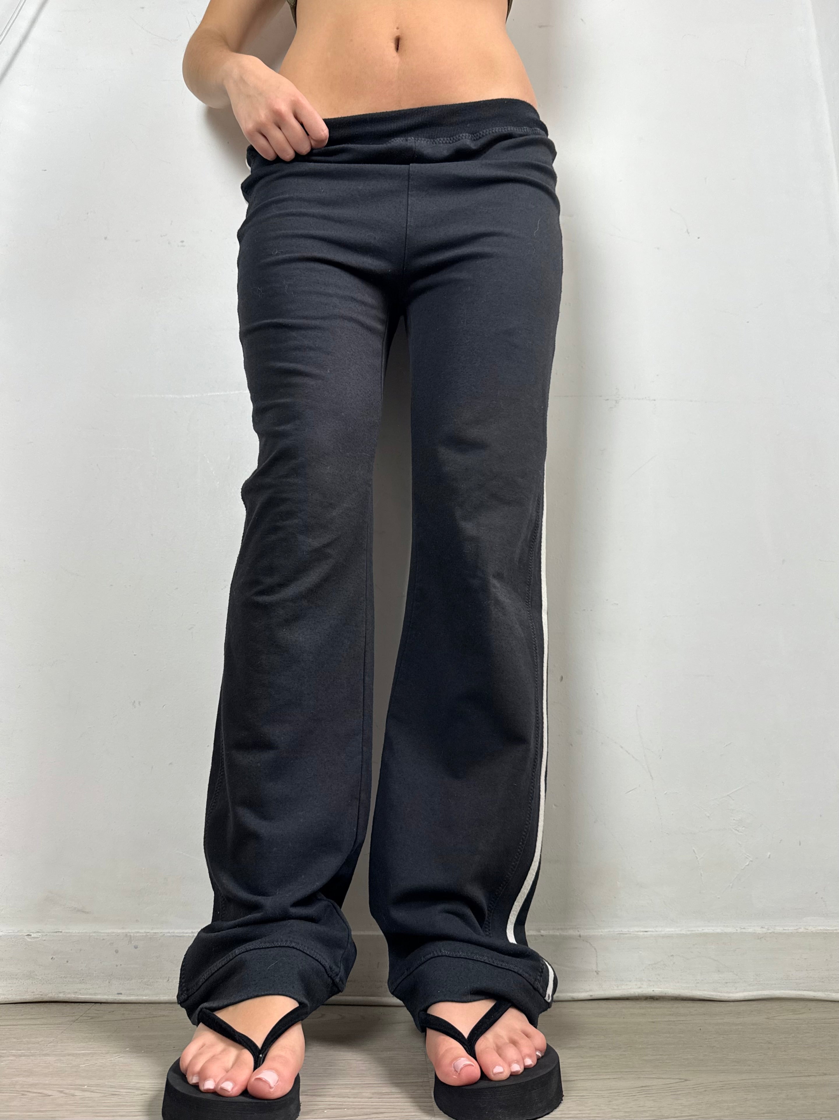 Black cotton low rise activewear pants (S/M)