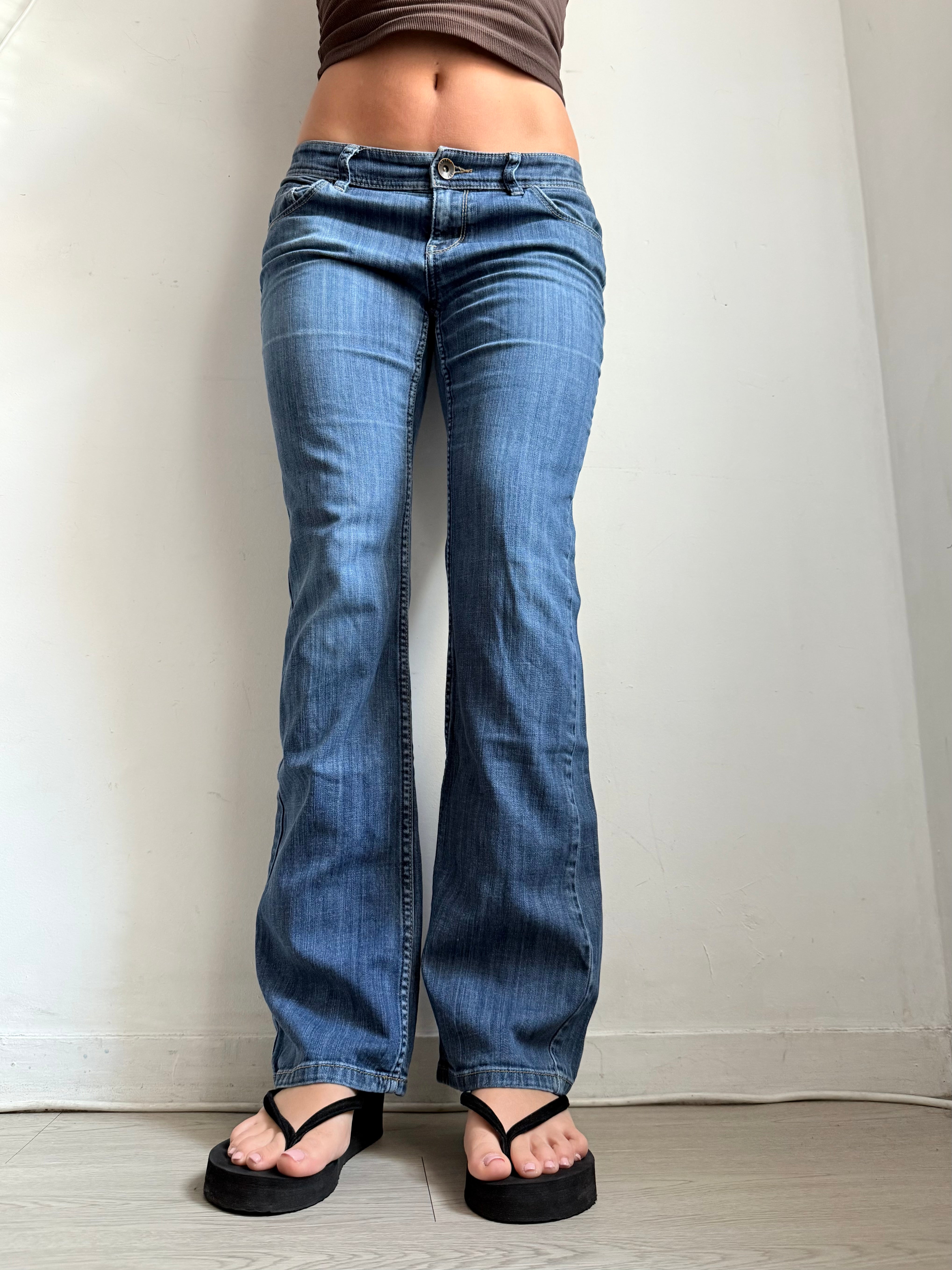 Blue denim low rise flare pants (M)