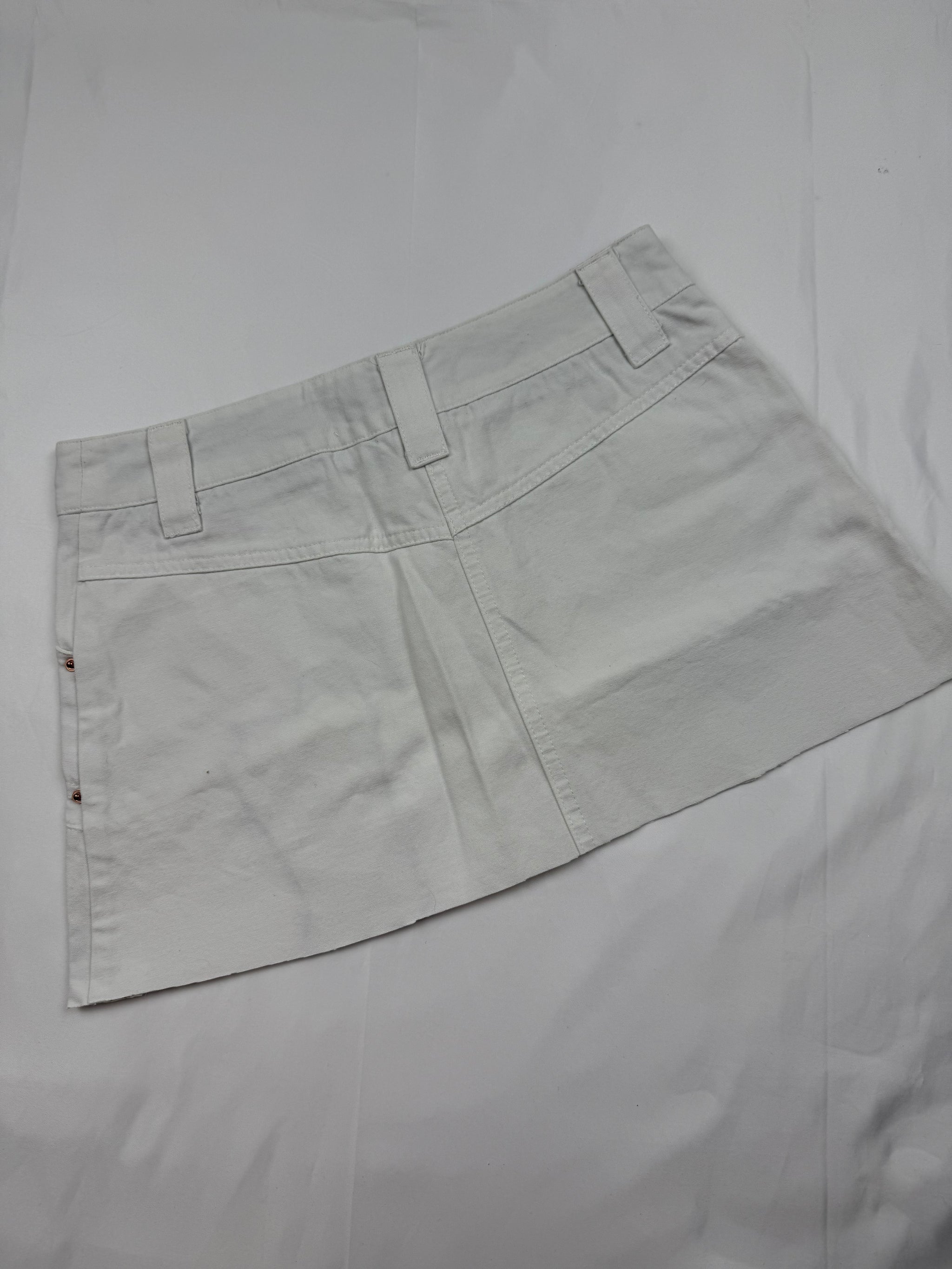 White denim low rise mini skirt (XS)