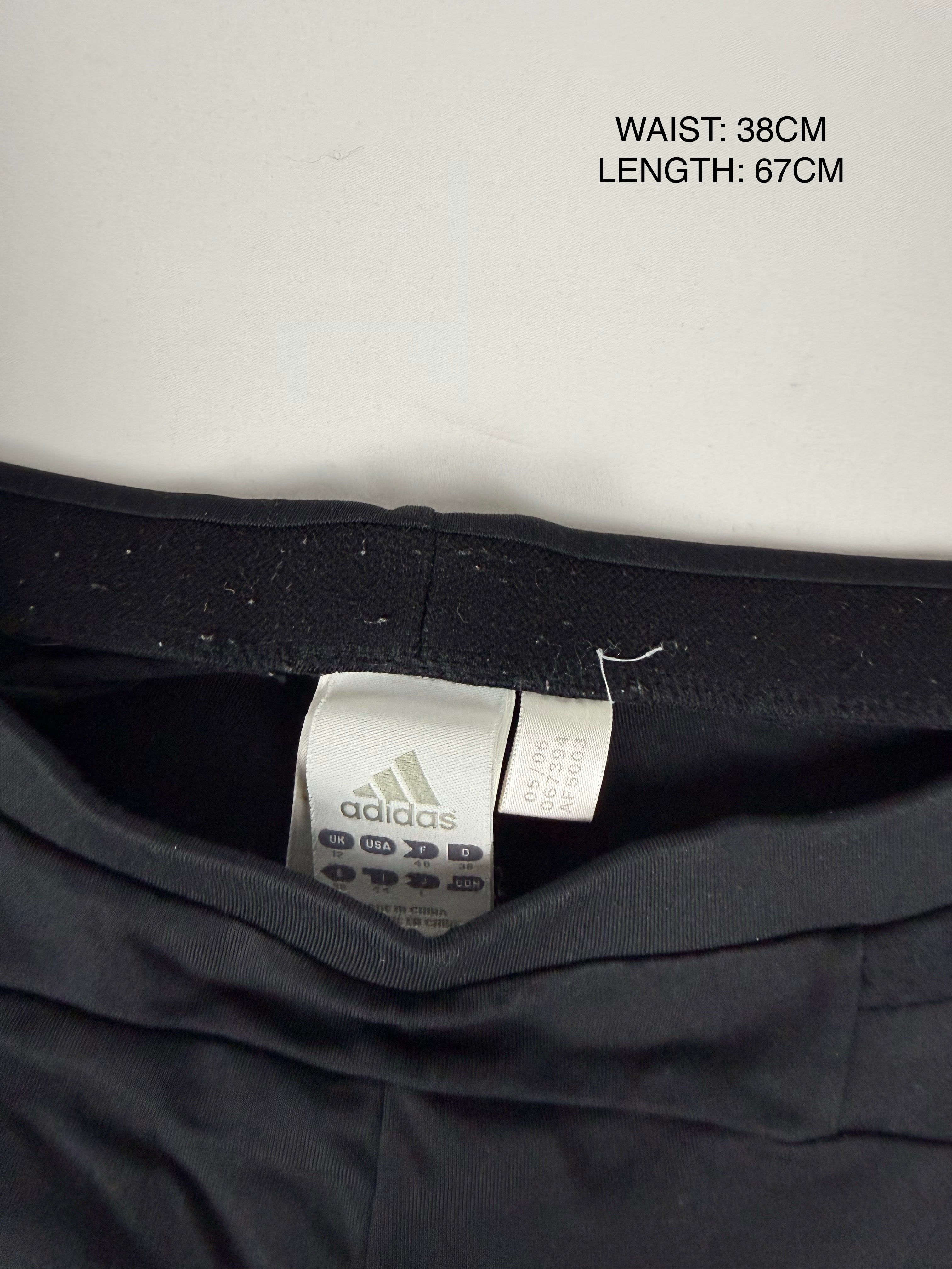 Black stretchy capri pants (L)