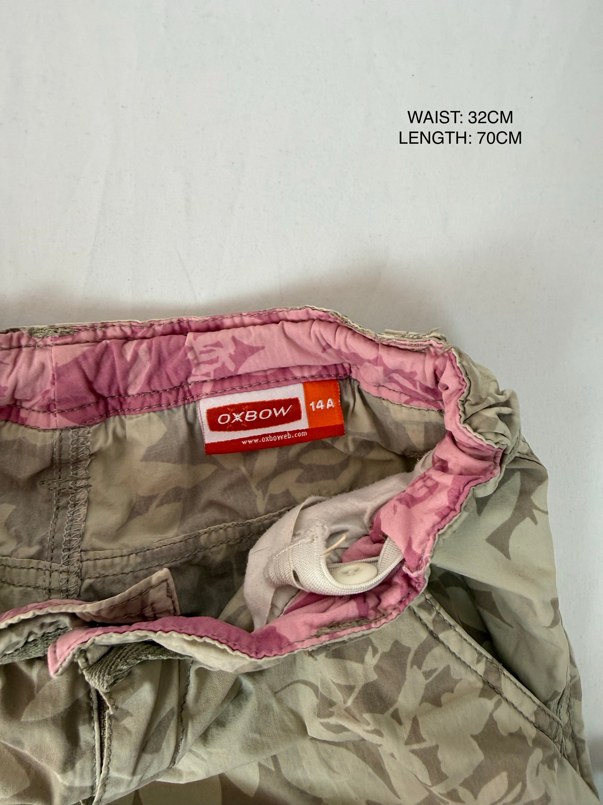 Khaki camo print low rise capri pants (XS)