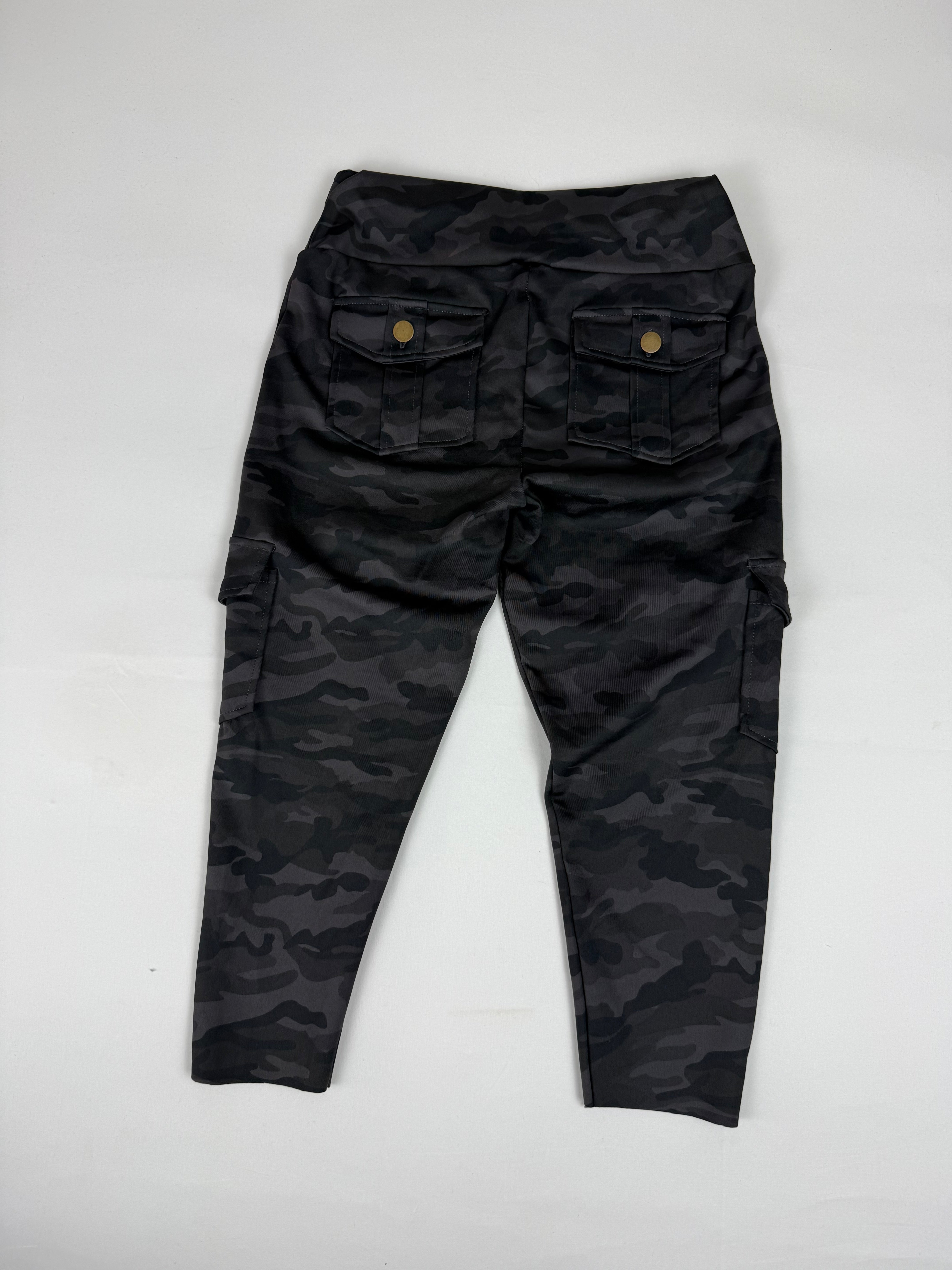 Grey camo capri pants (S)