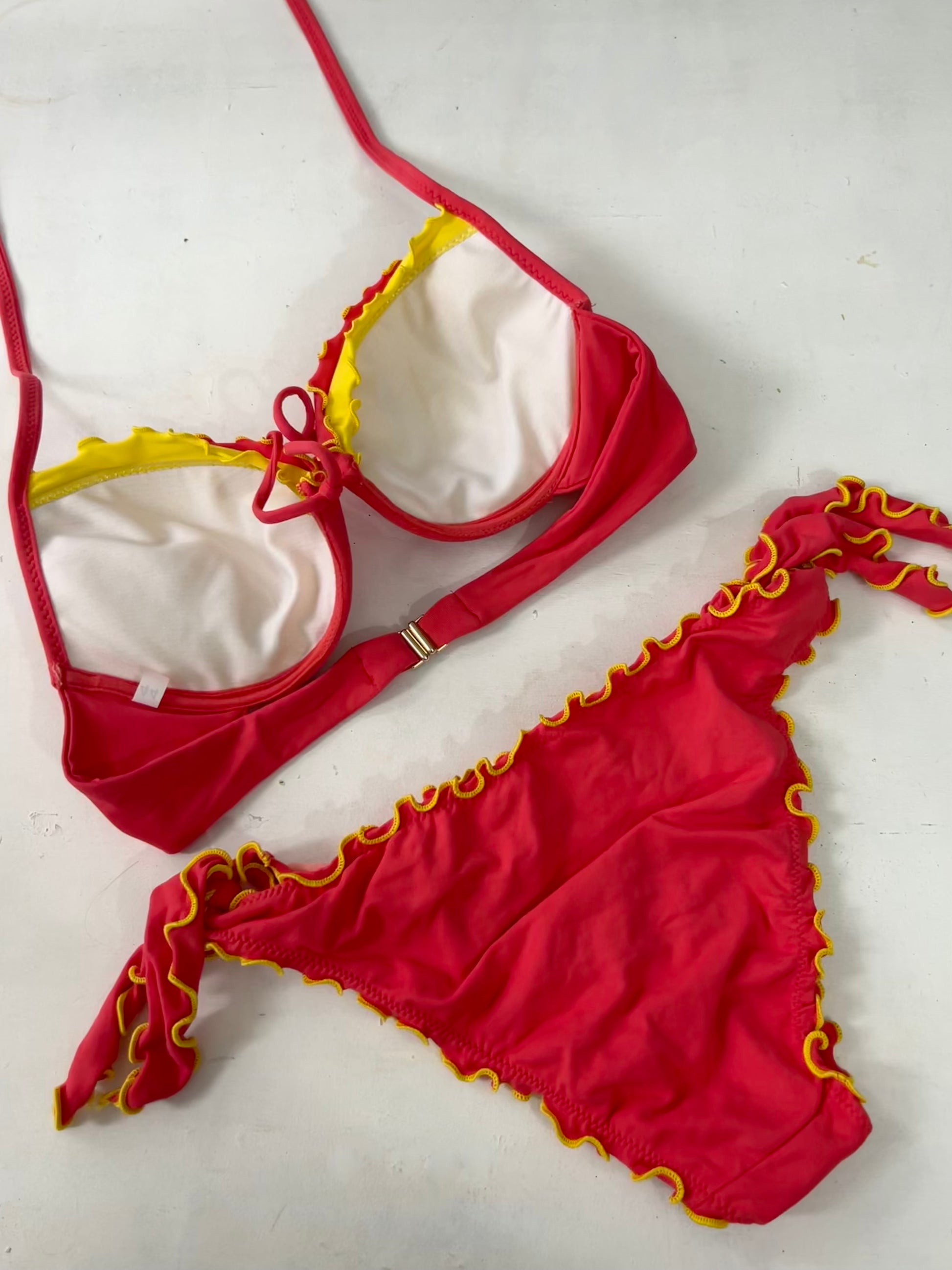 Red padded lettuce hem low rise y2k vintage bikini set (S)