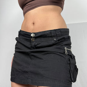 Black cargo cotton low rise mini skirt (M/L)