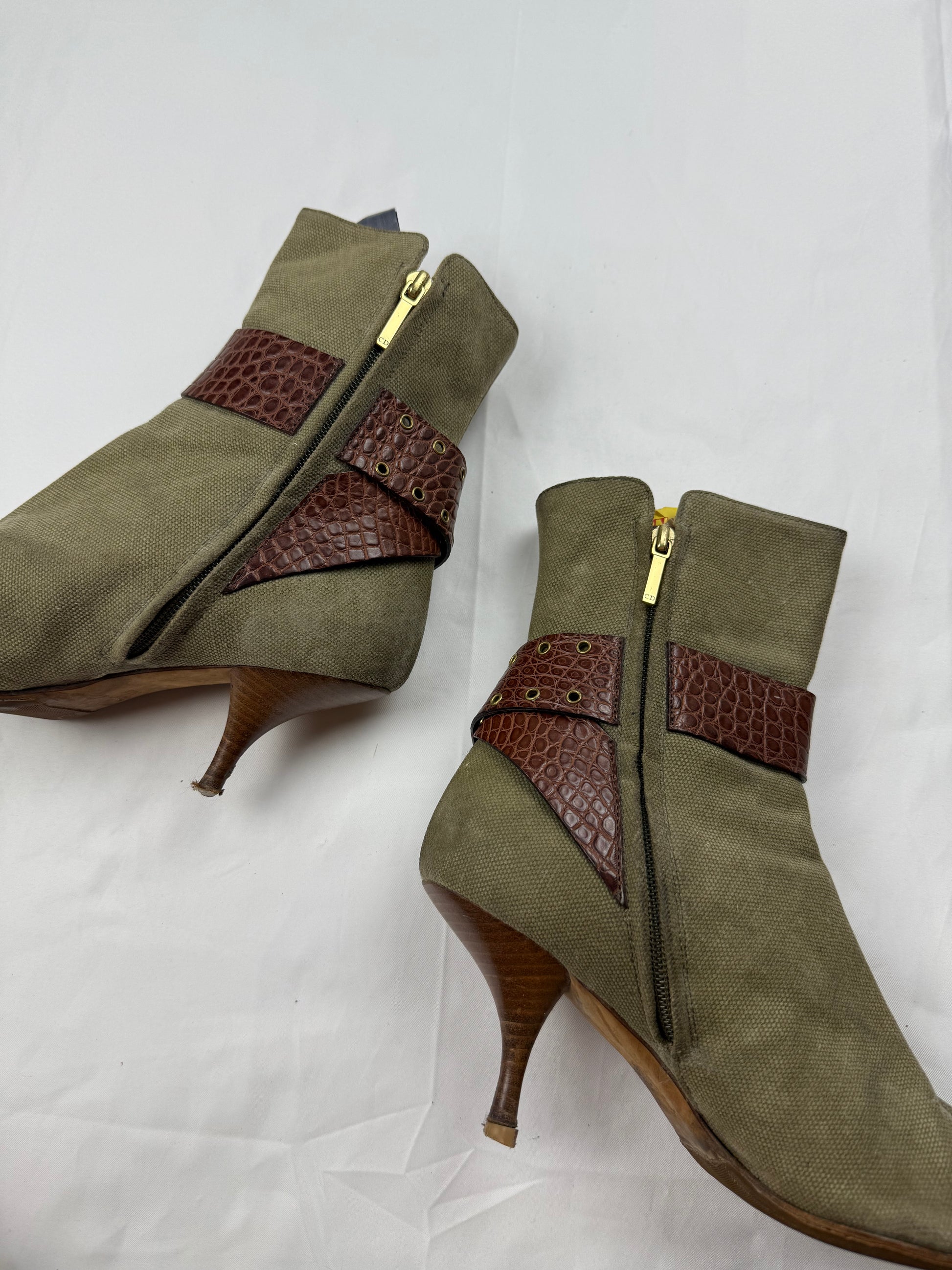 Khaki gold buckle pointed toes kitten heels boots (38.5)