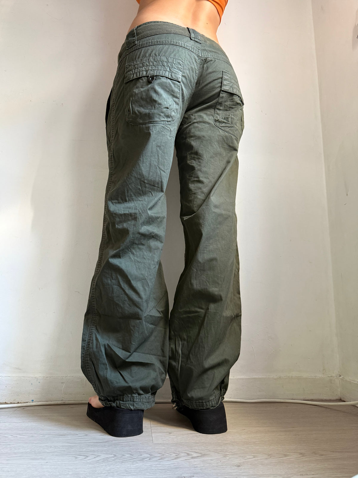 Khaki low rise baggy pants (L)