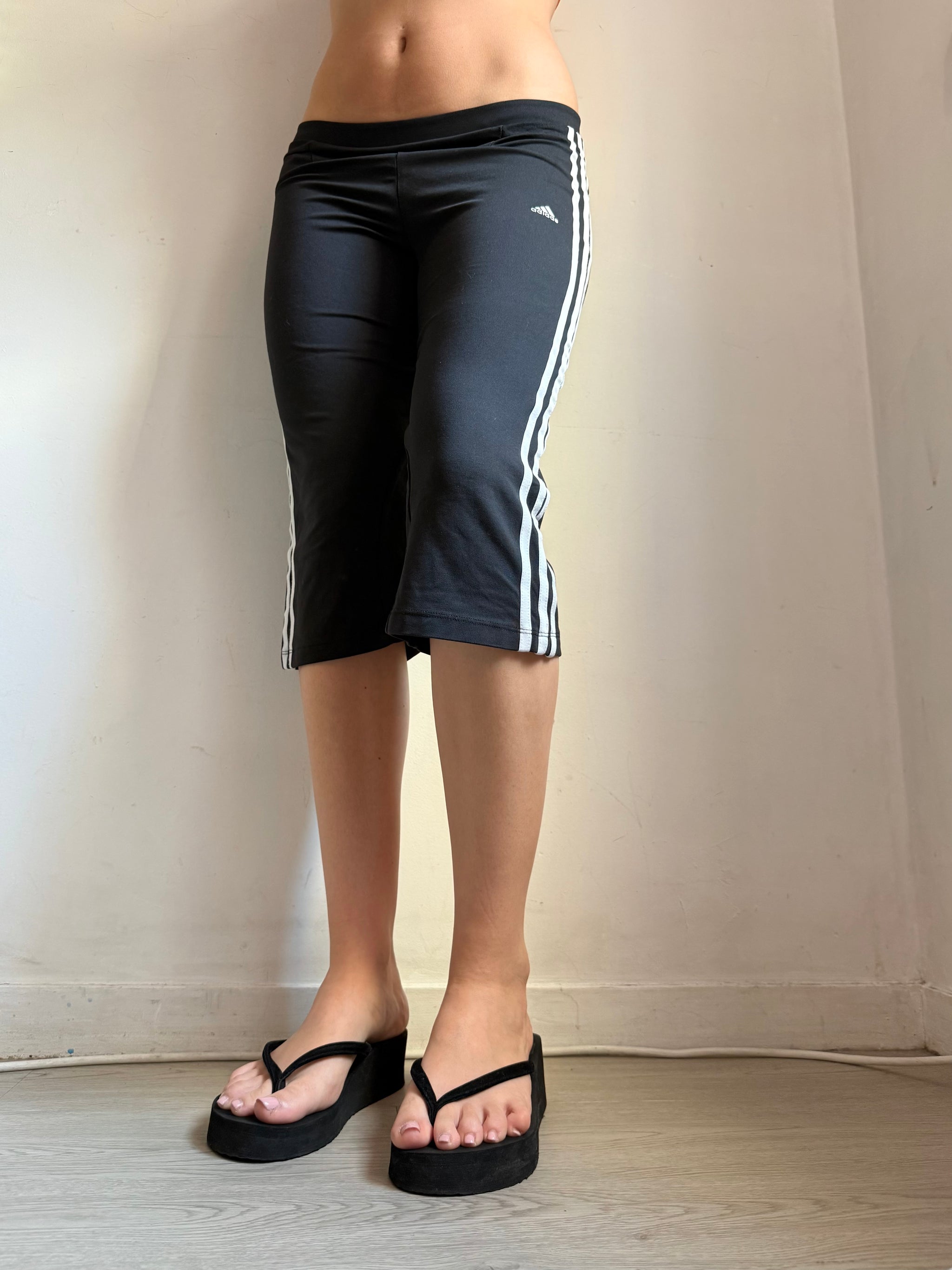 Black stretchy capri pants (L)