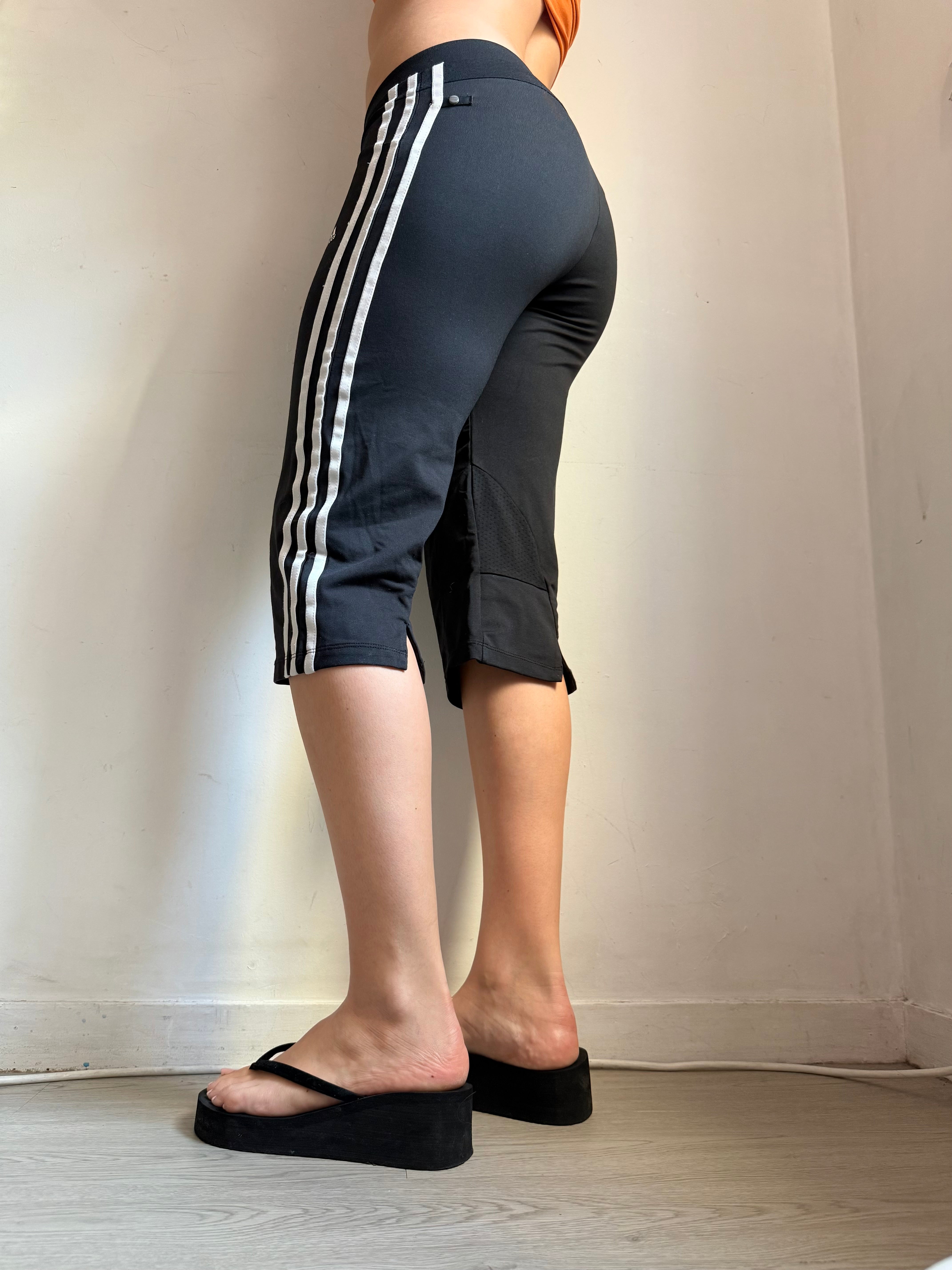 Black stretchy capri pants (L)
