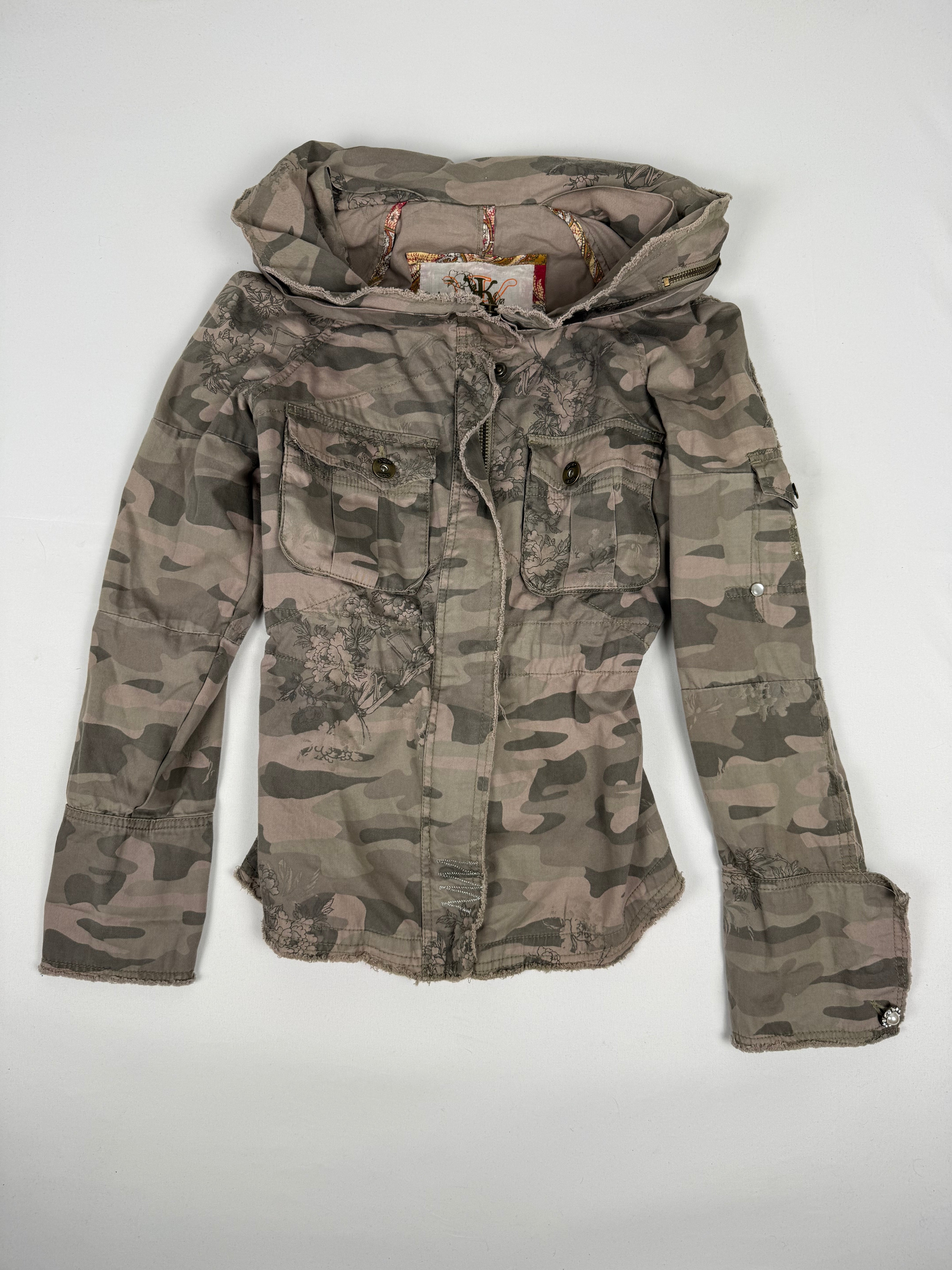 Khaki camo print zip up hooded jacket (M)