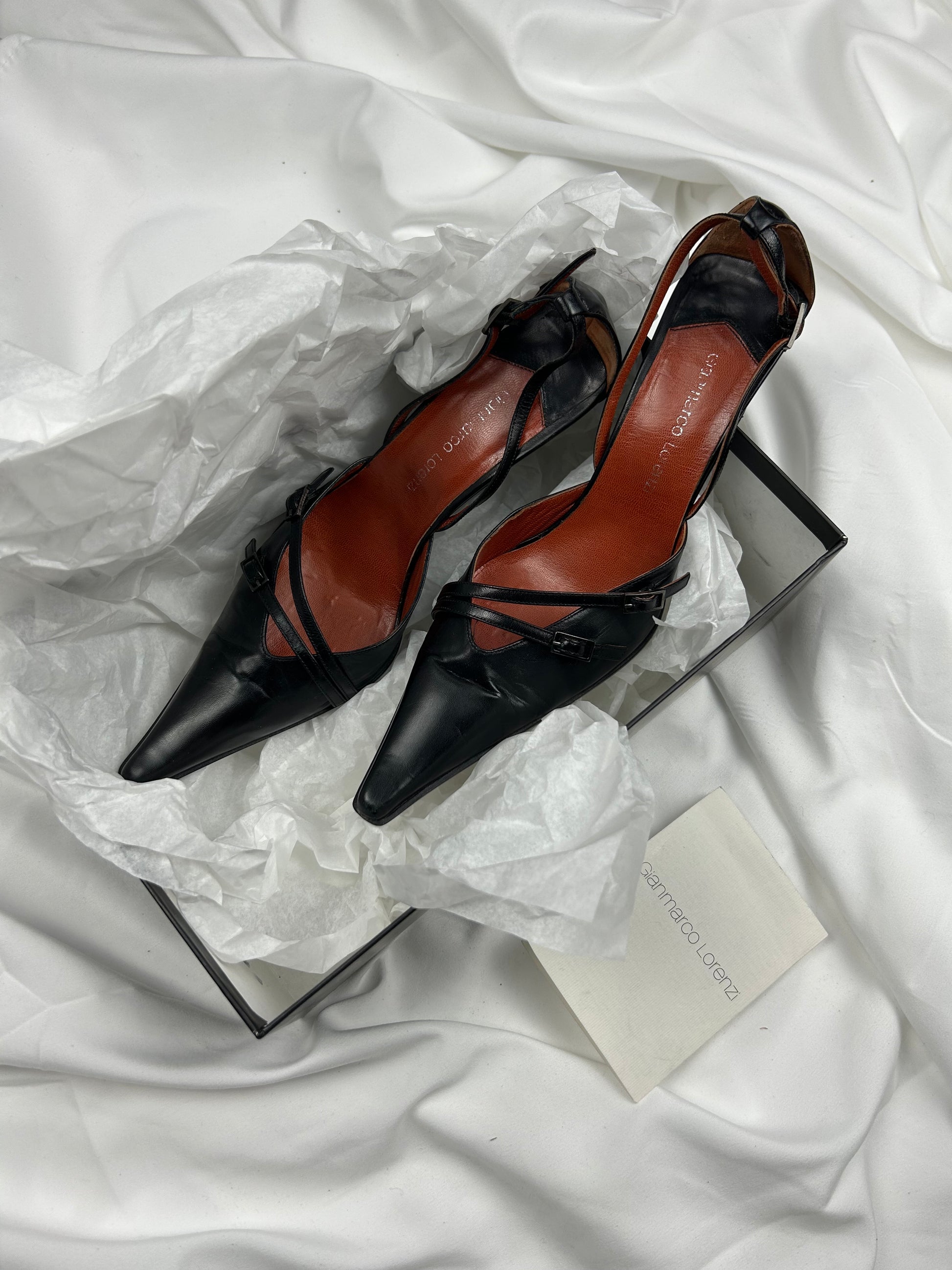 Black pointed toes kitten heels shoes (36.5)