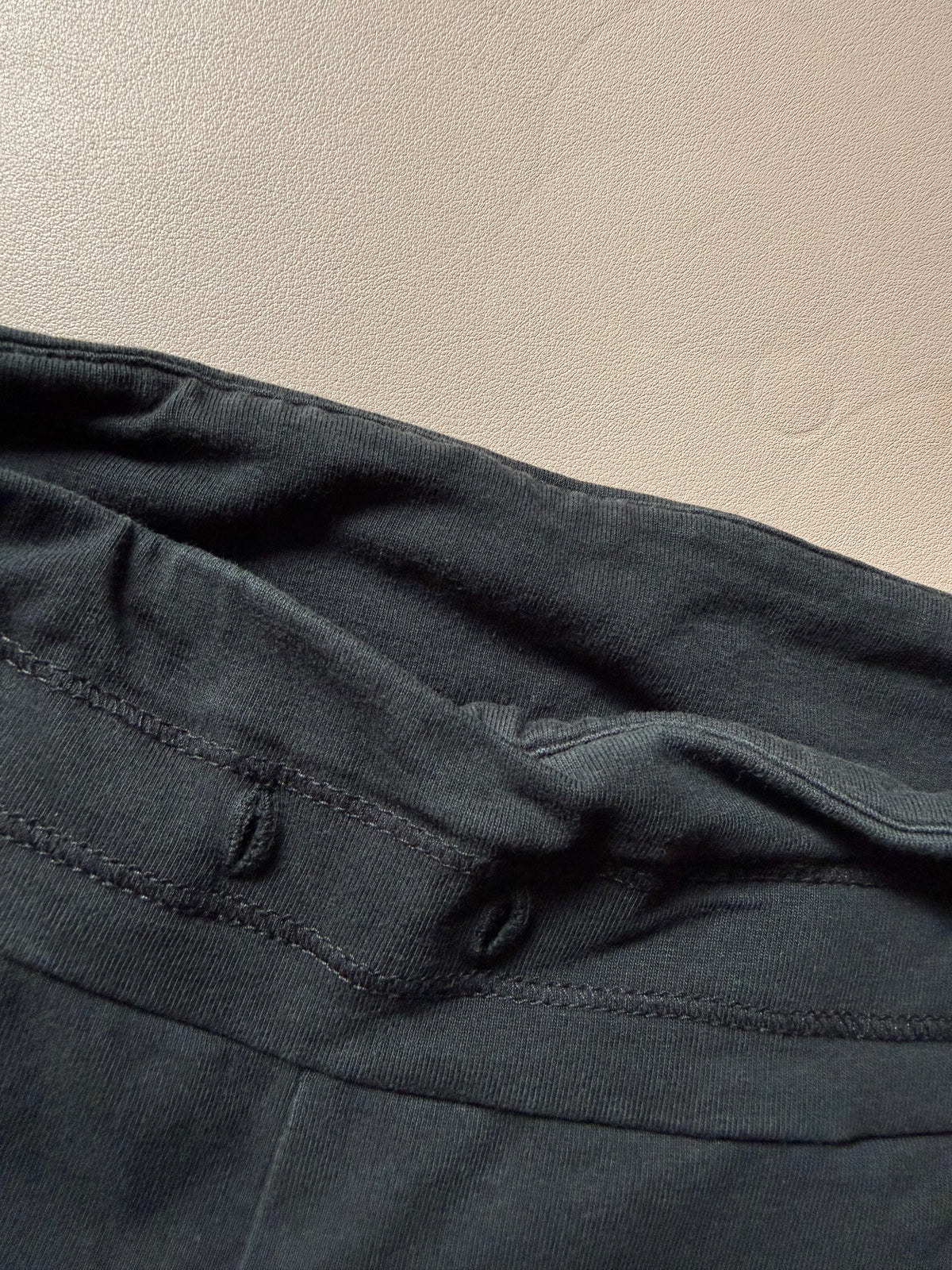Black & white activewear capri pants (M)