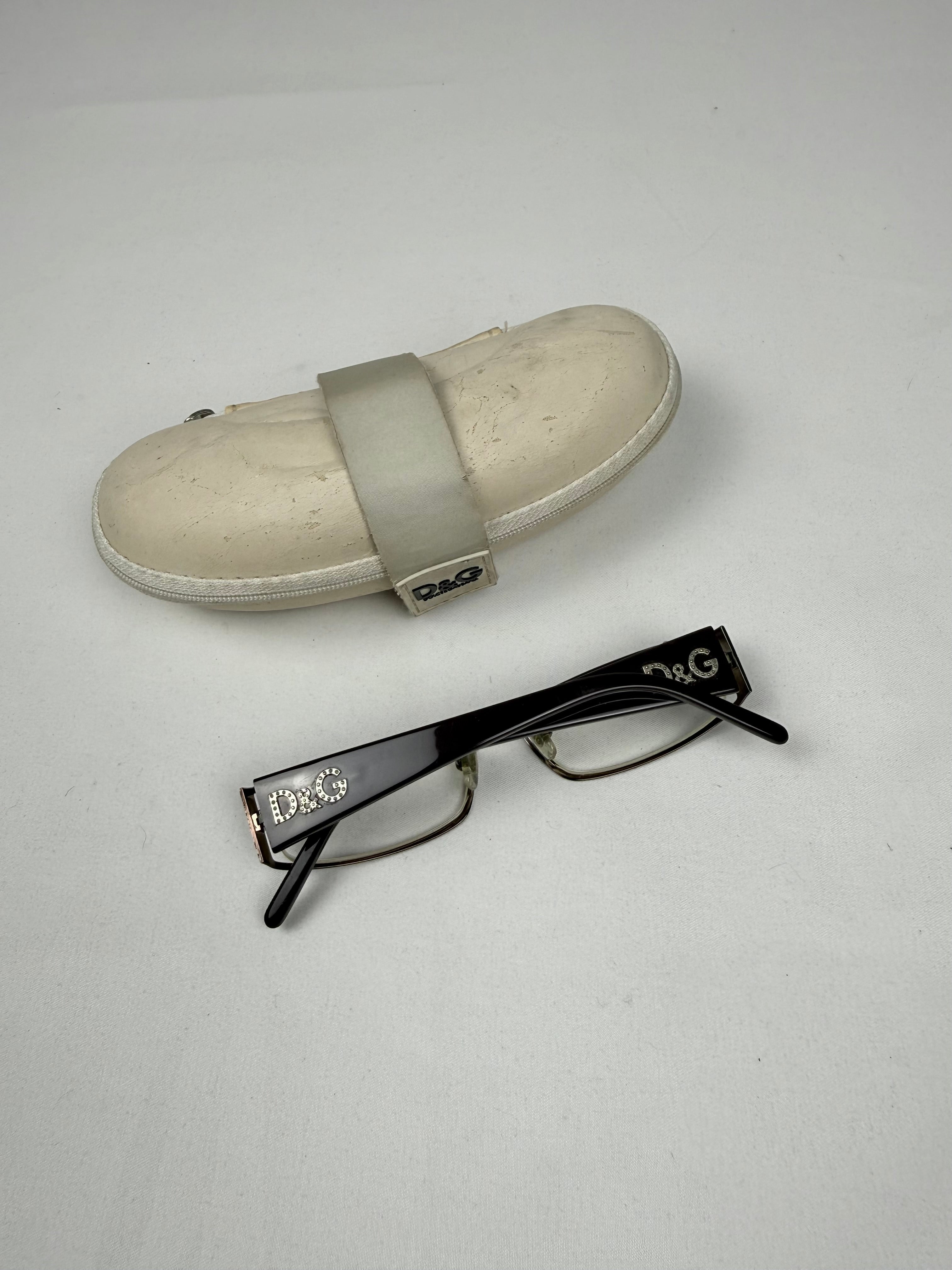 Lunettes de vue grises et argentées pour le bureau