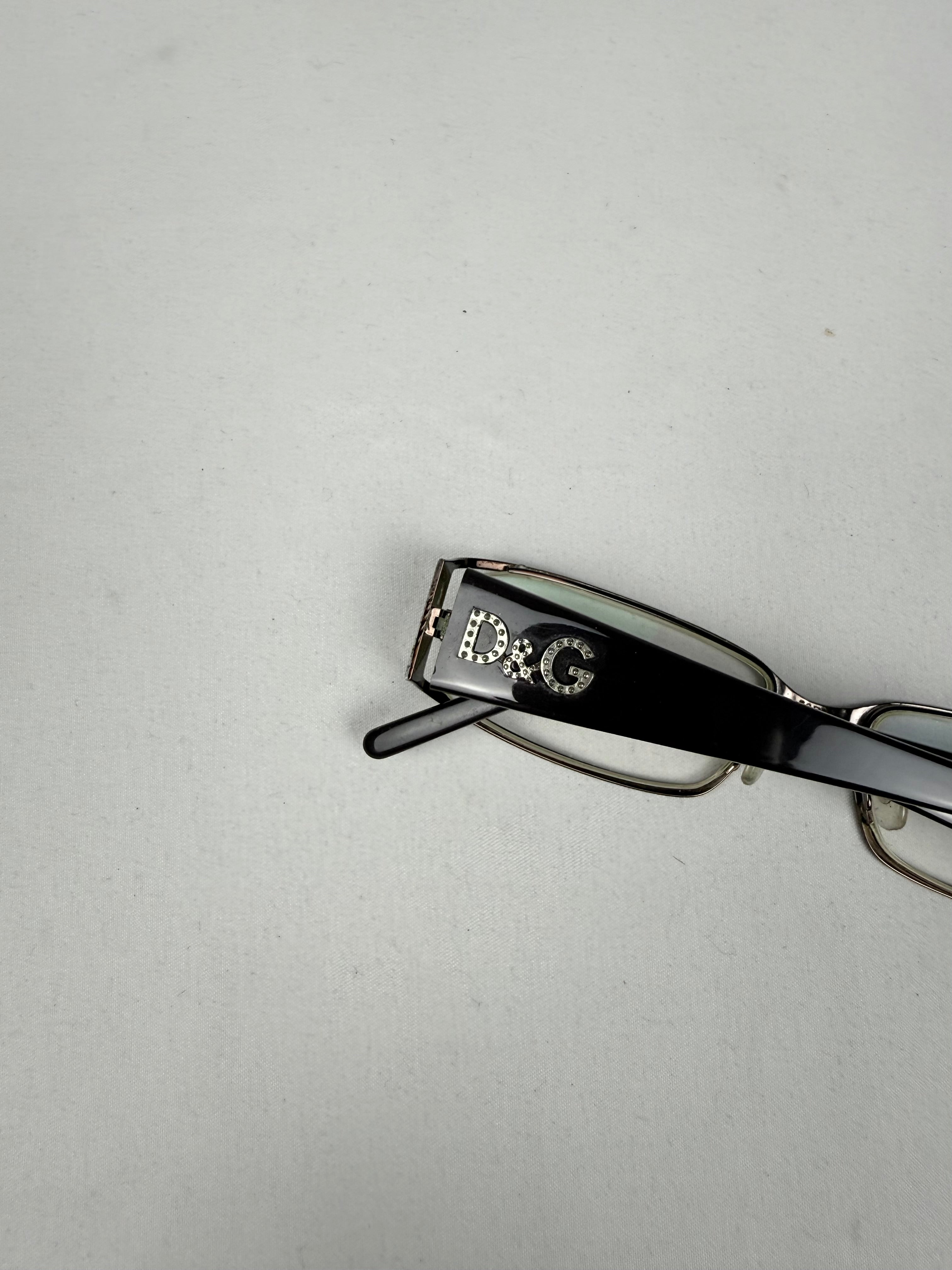 Lunettes de vue grises et argentées pour le bureau