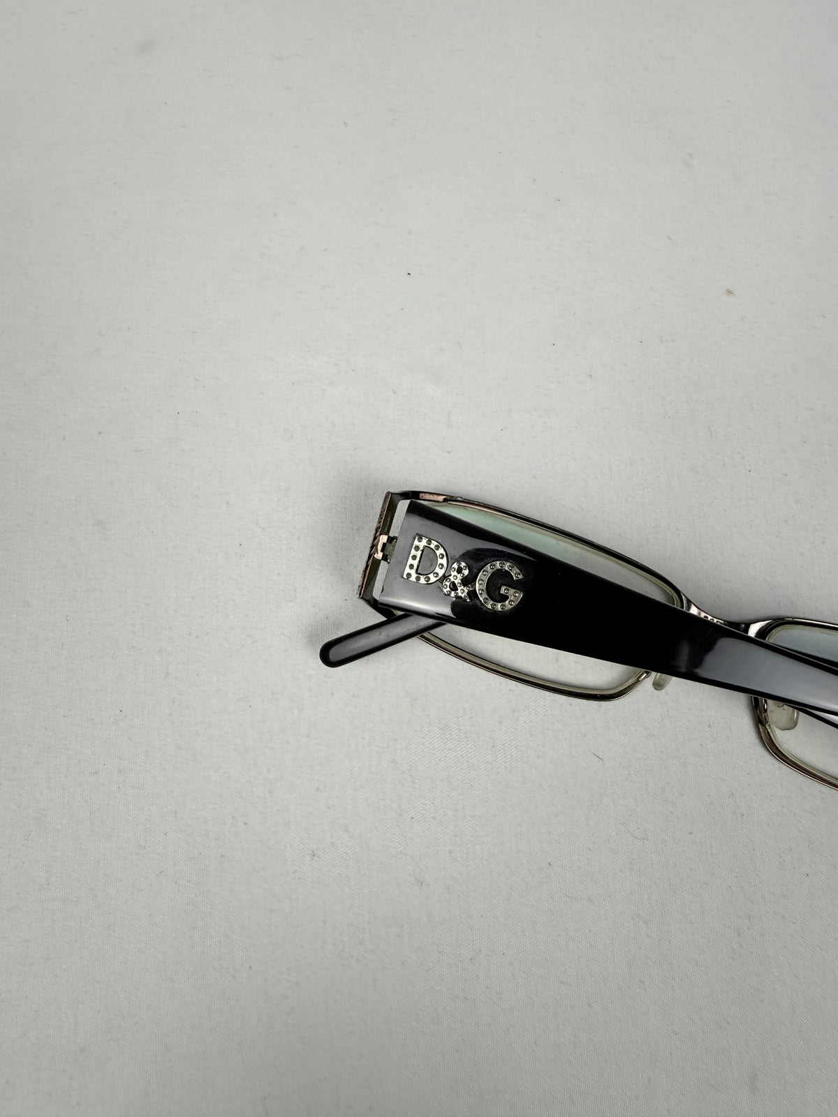 Lunettes de vue grises et argentées pour le bureau