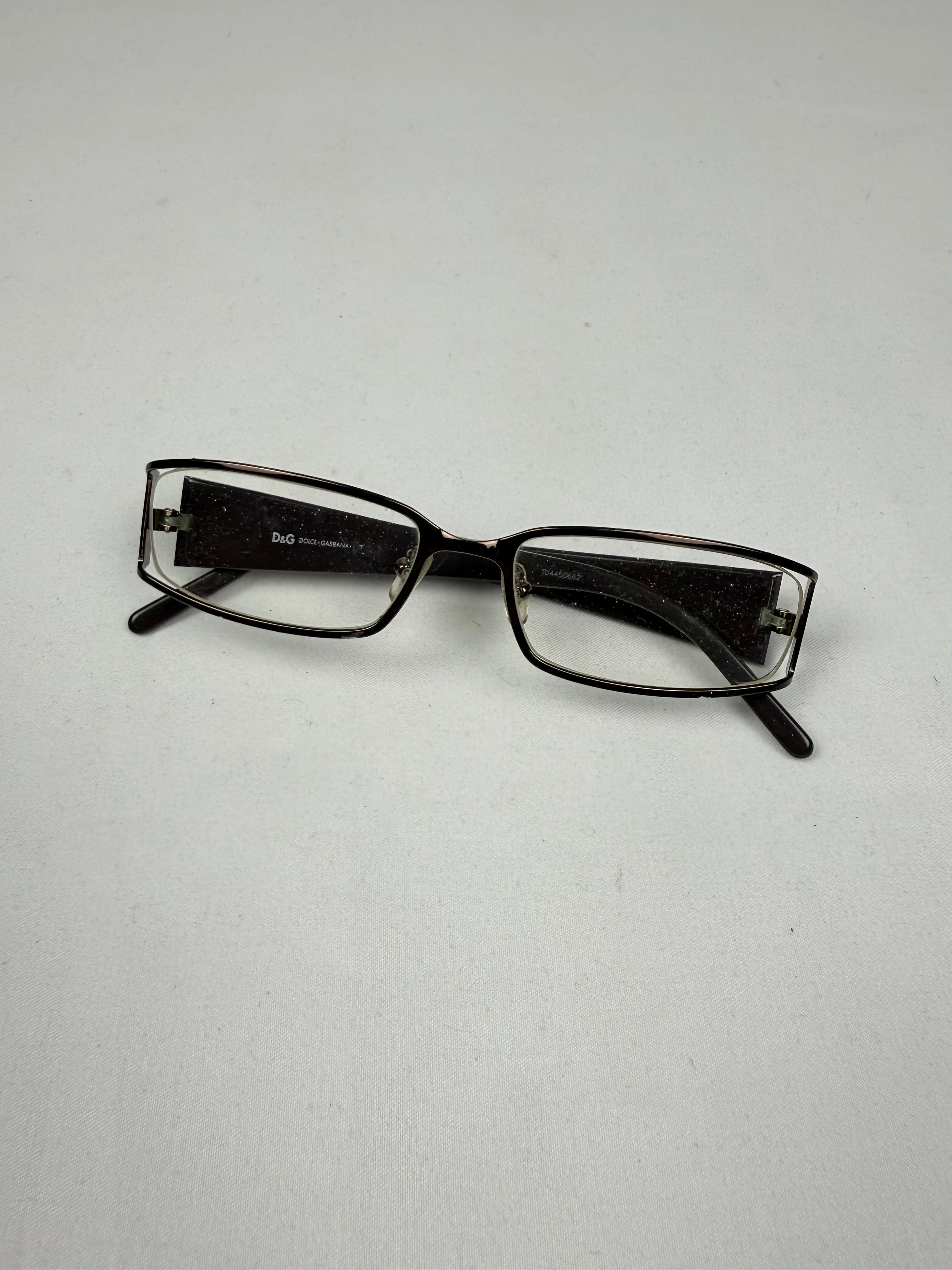 Lunettes de vue grises et argentées pour le bureau