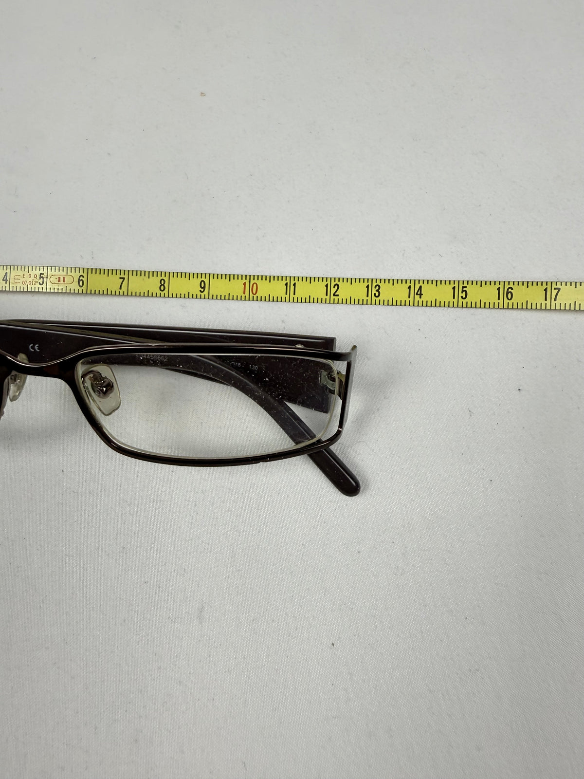 Lunettes de vue grises et argentées pour le bureau