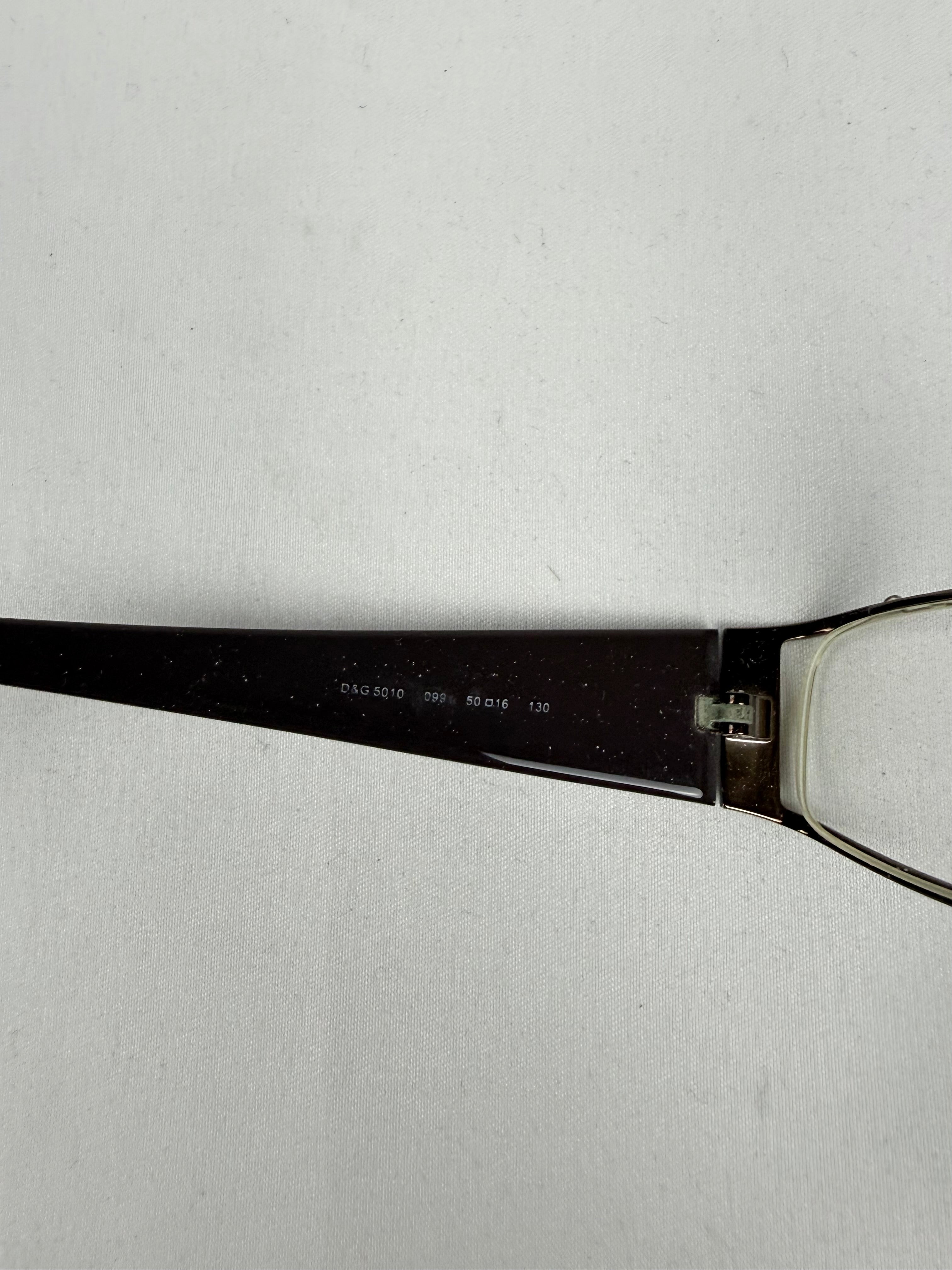 Lunettes de vue grises et argentées pour le bureau