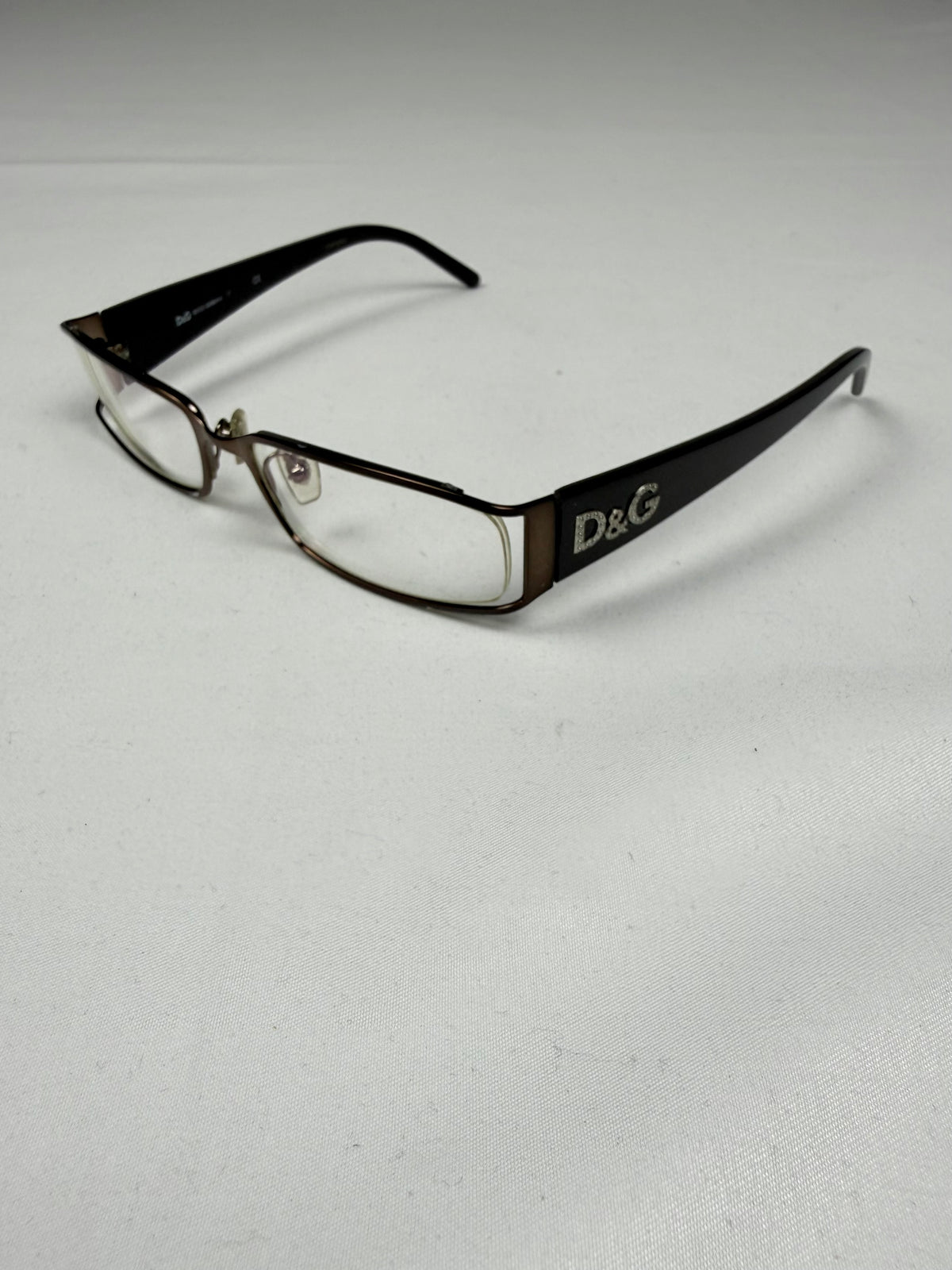 Lunettes de vue grises et argentées pour le bureau