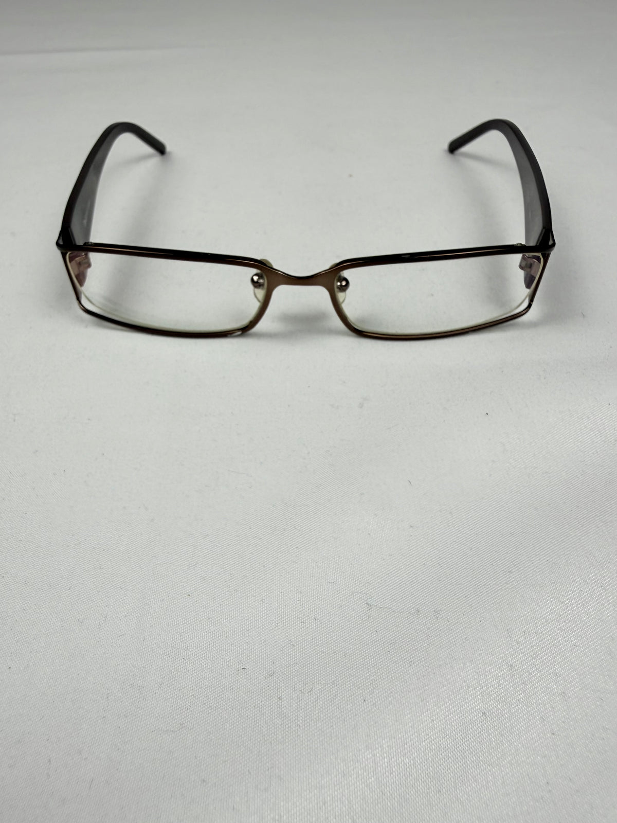 Lunettes de vue grises et argentées pour le bureau