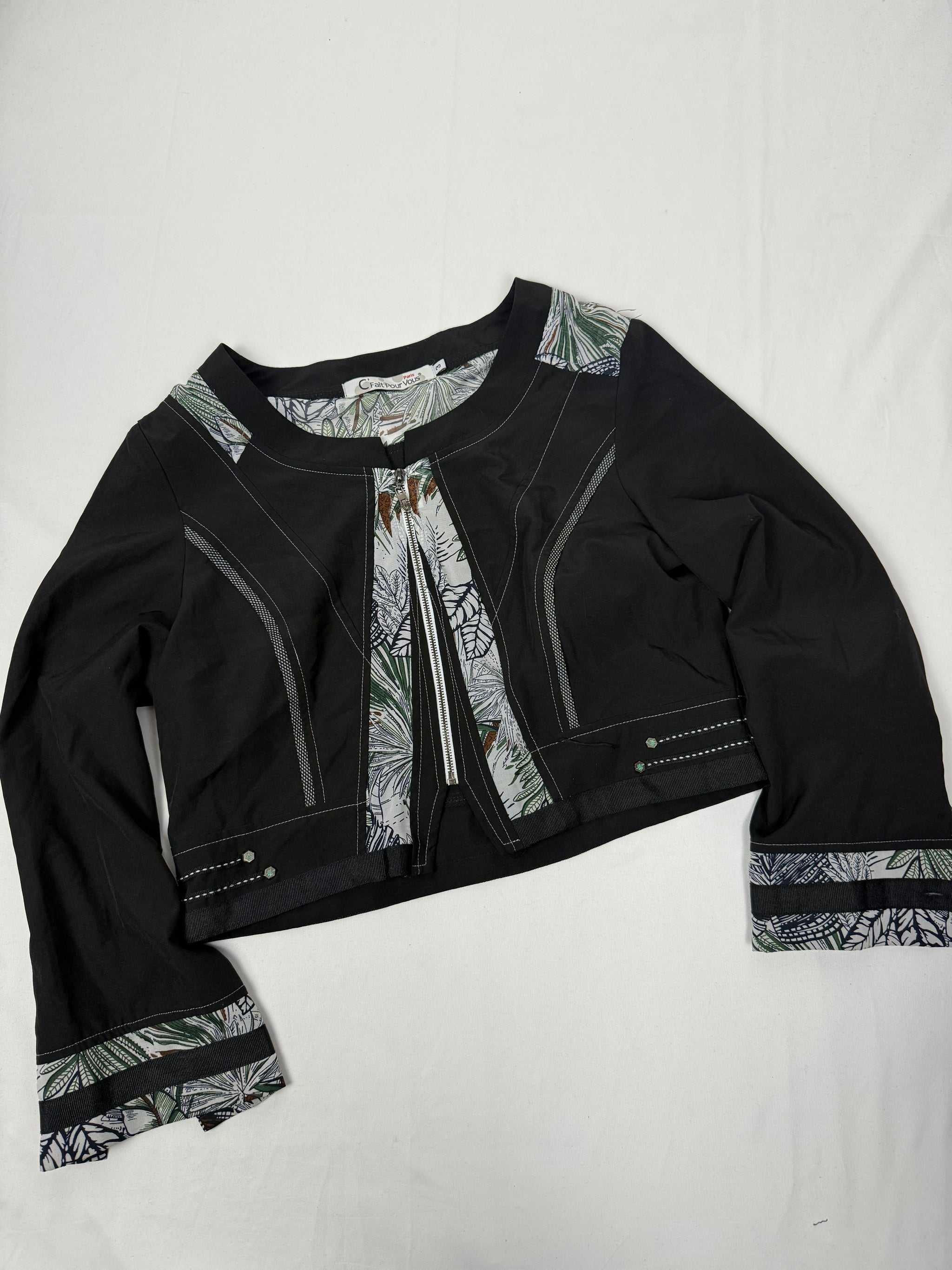 Black zip up long sleeves top (L)