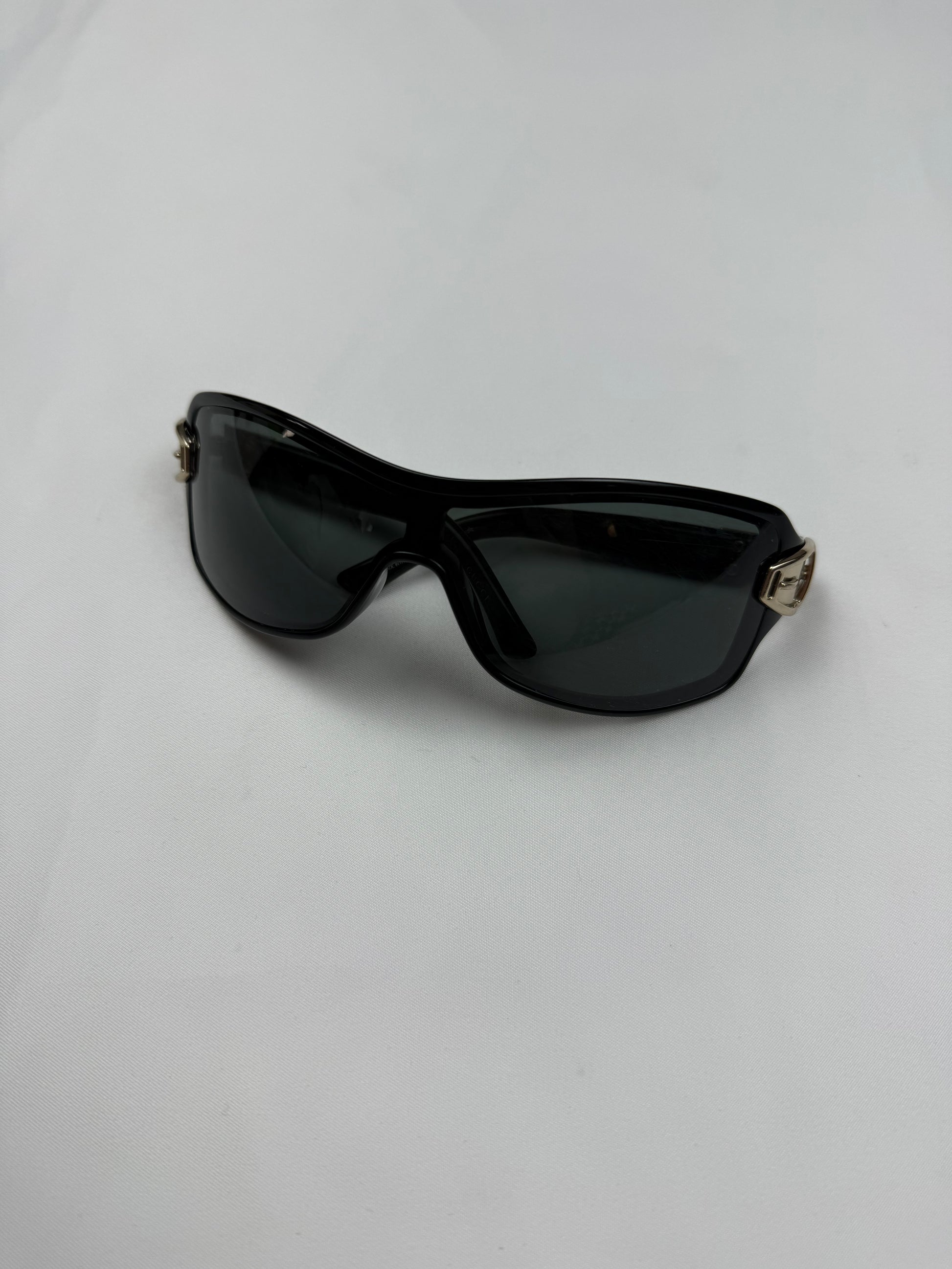 Black buckle belt detail sunglasses