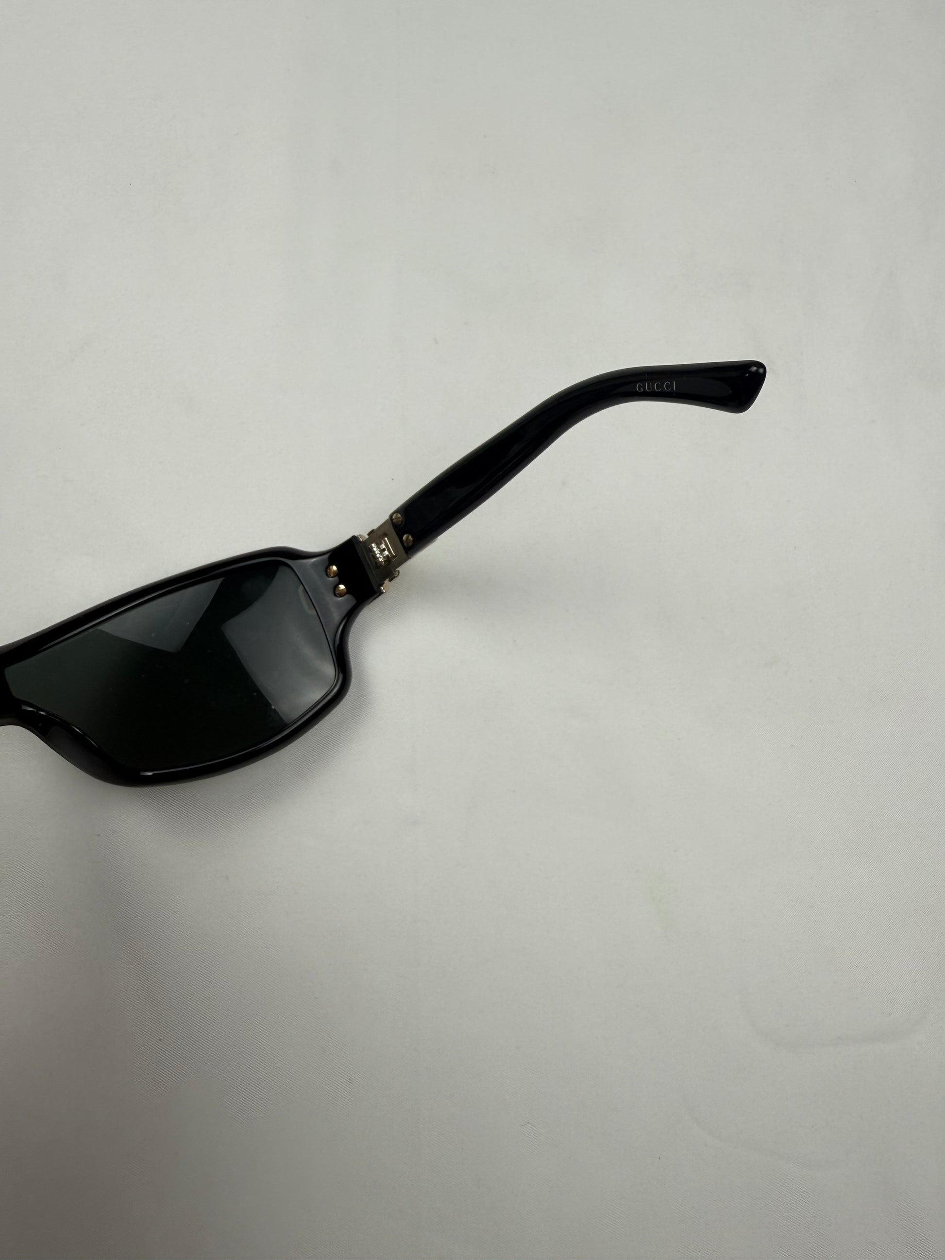 Black buckle belt detail sunglasses