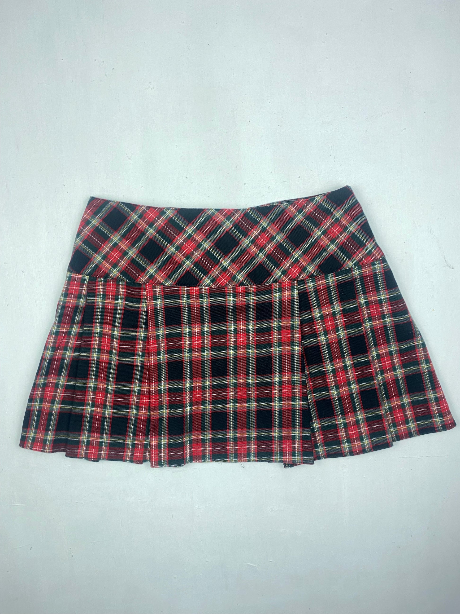 Red check pleated low rise mini skirt (S)