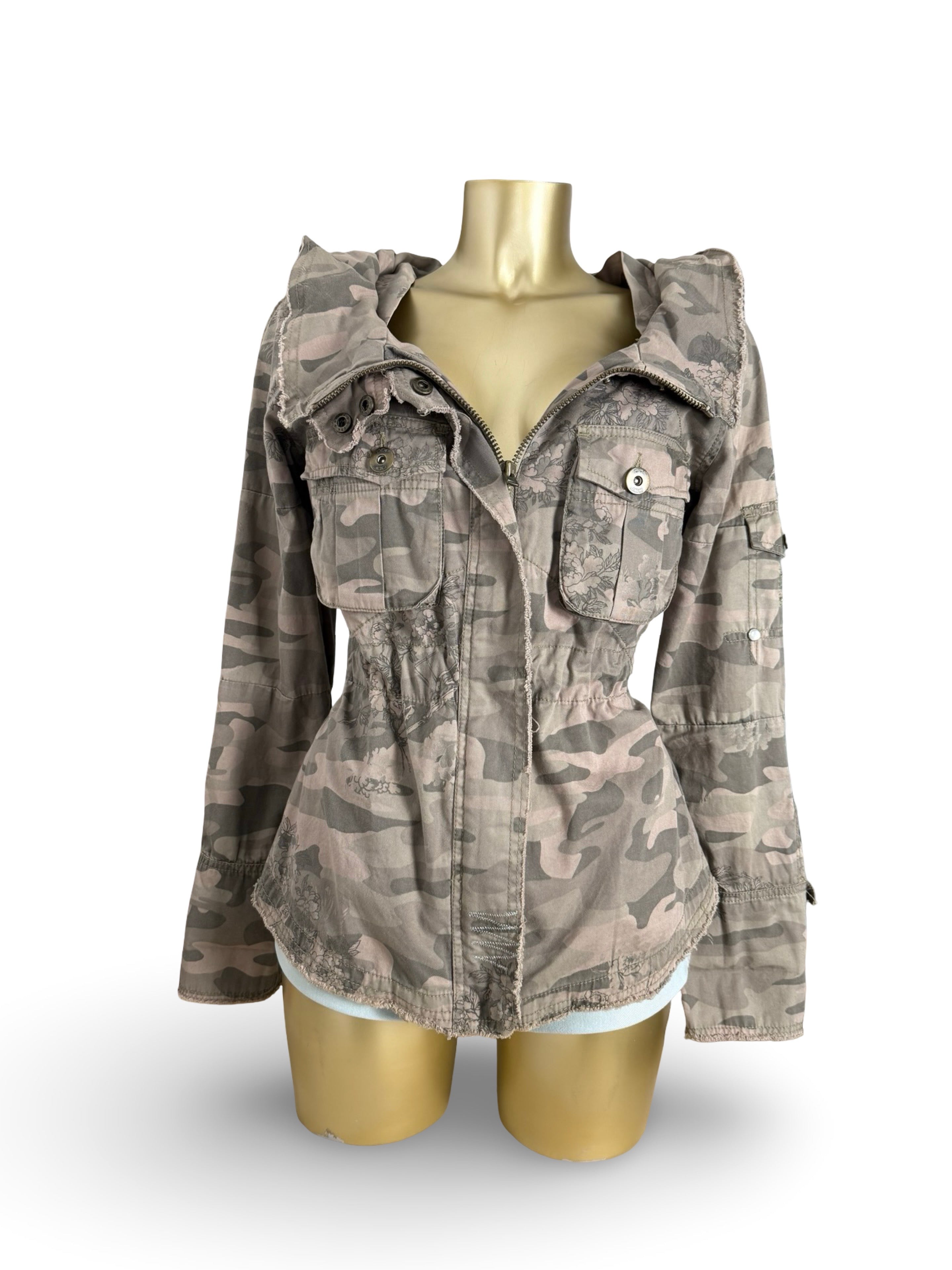 Khaki camo print zip up hooded jacket (M)