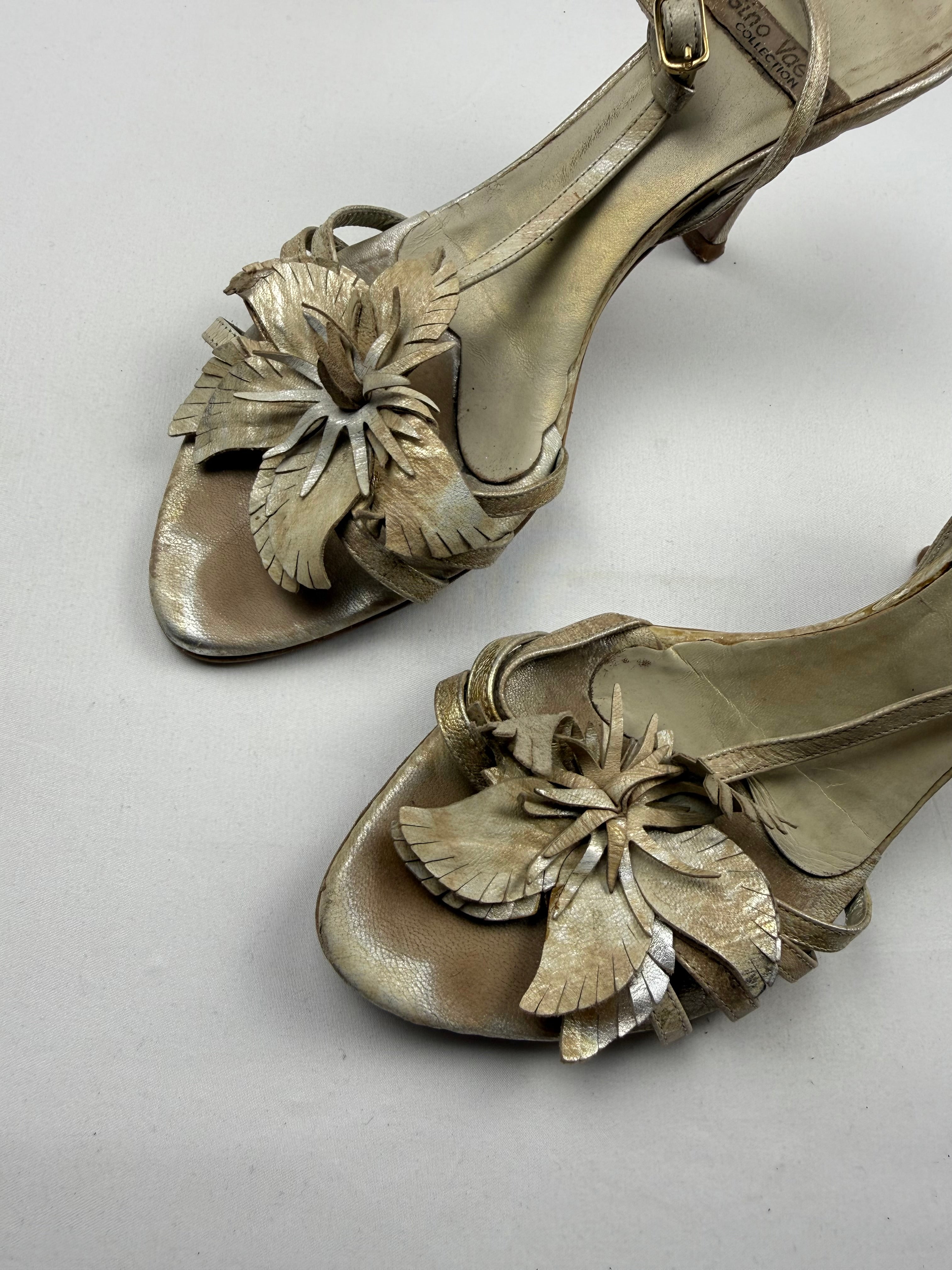 Beige real leather flower appliquée heels (40)