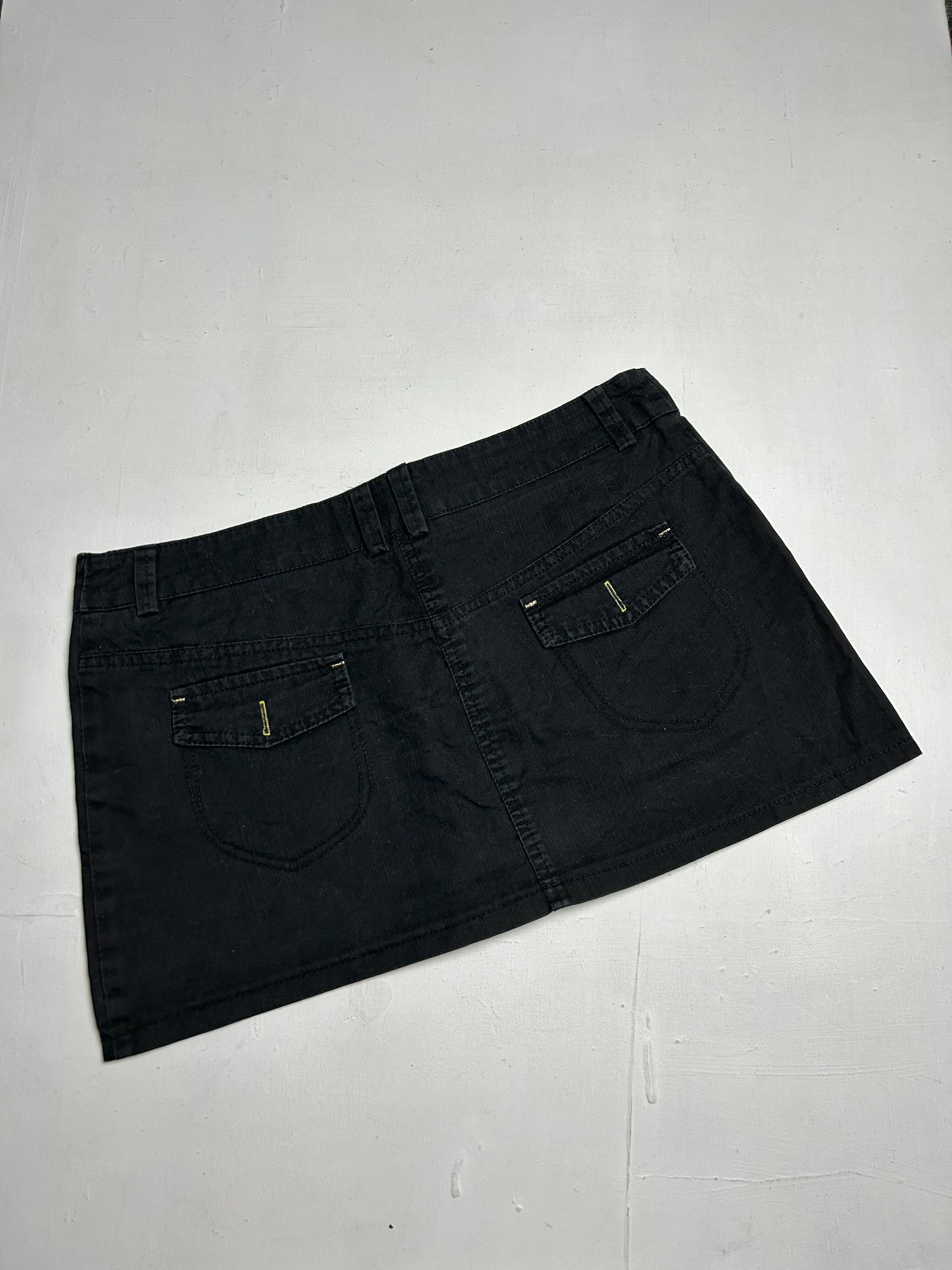 Black cotton  denim low rise cargo mini skirt (M)