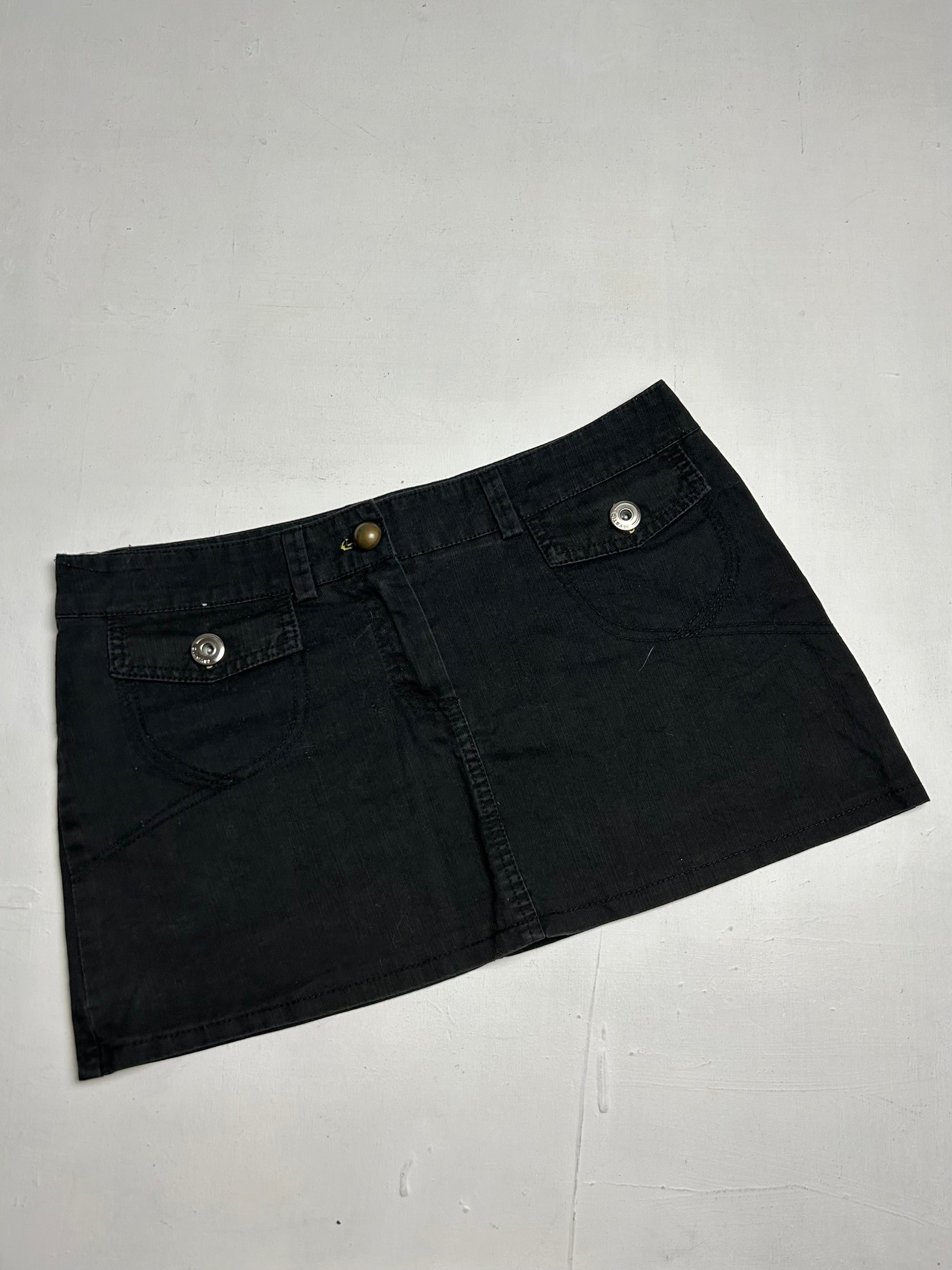 Black cotton  denim low rise cargo mini skirt (M)