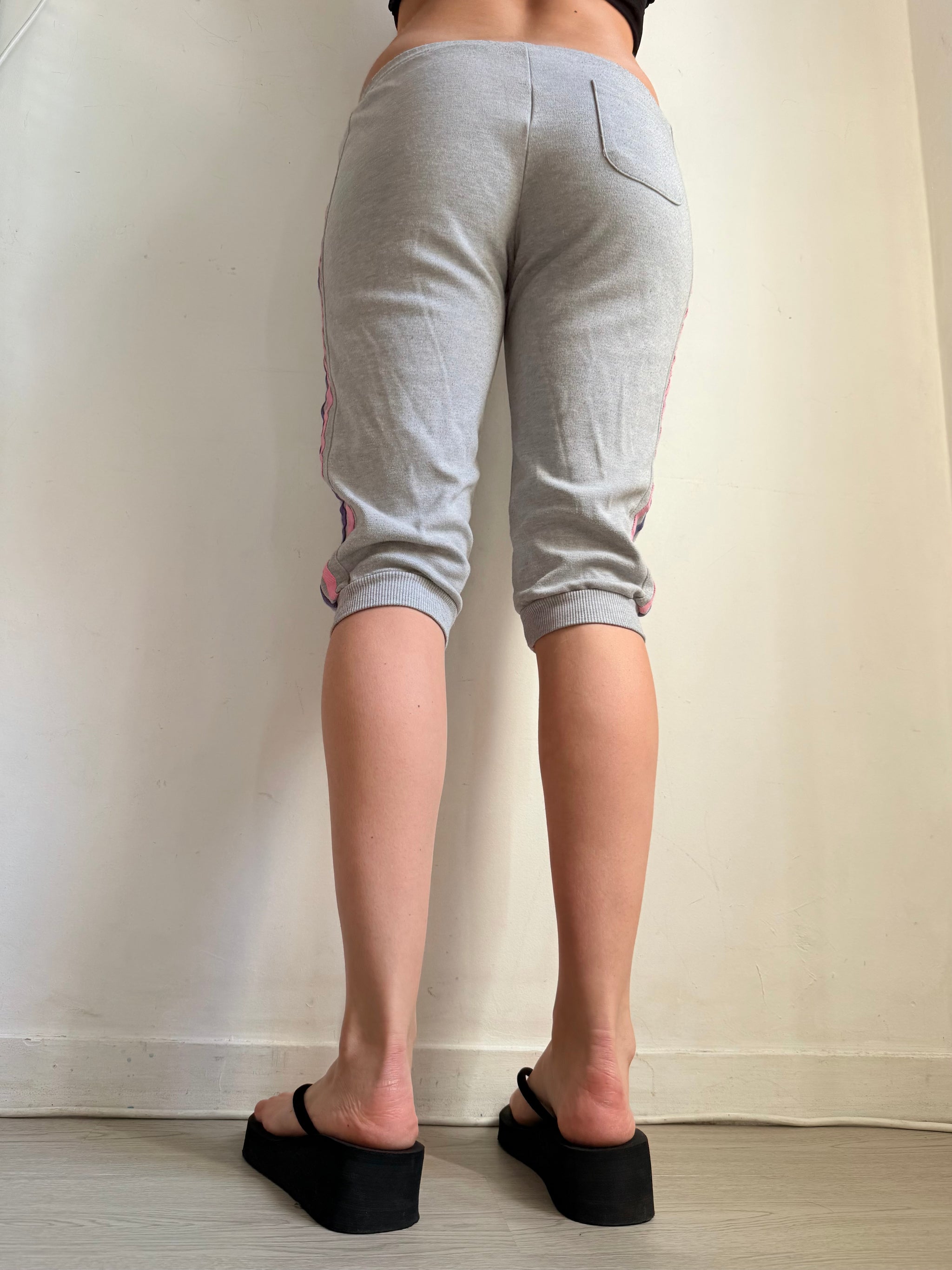Grey low rise activewear capri pants (XS/S)