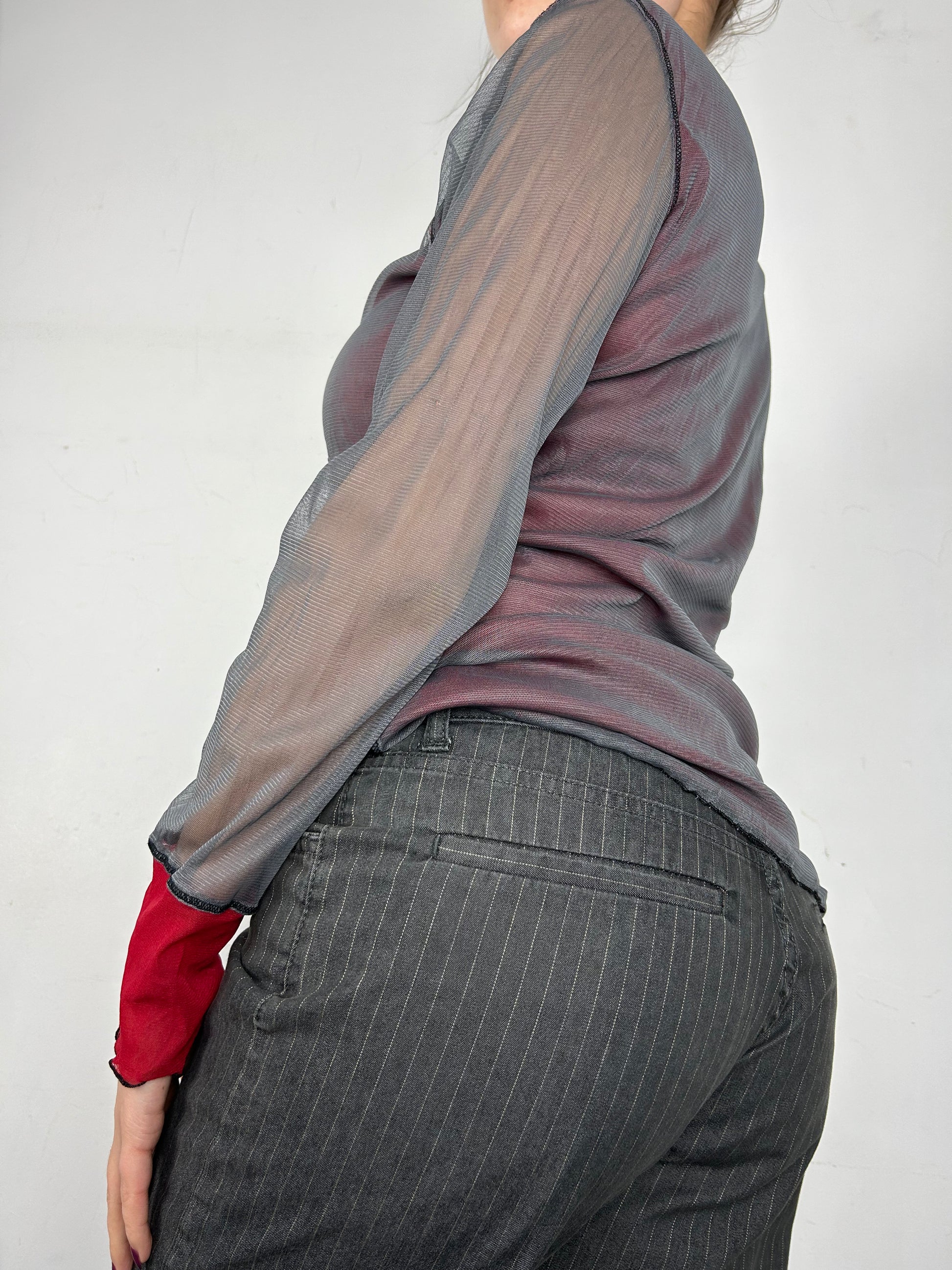 Grey & red mesh lined long sleeves top (M/L)