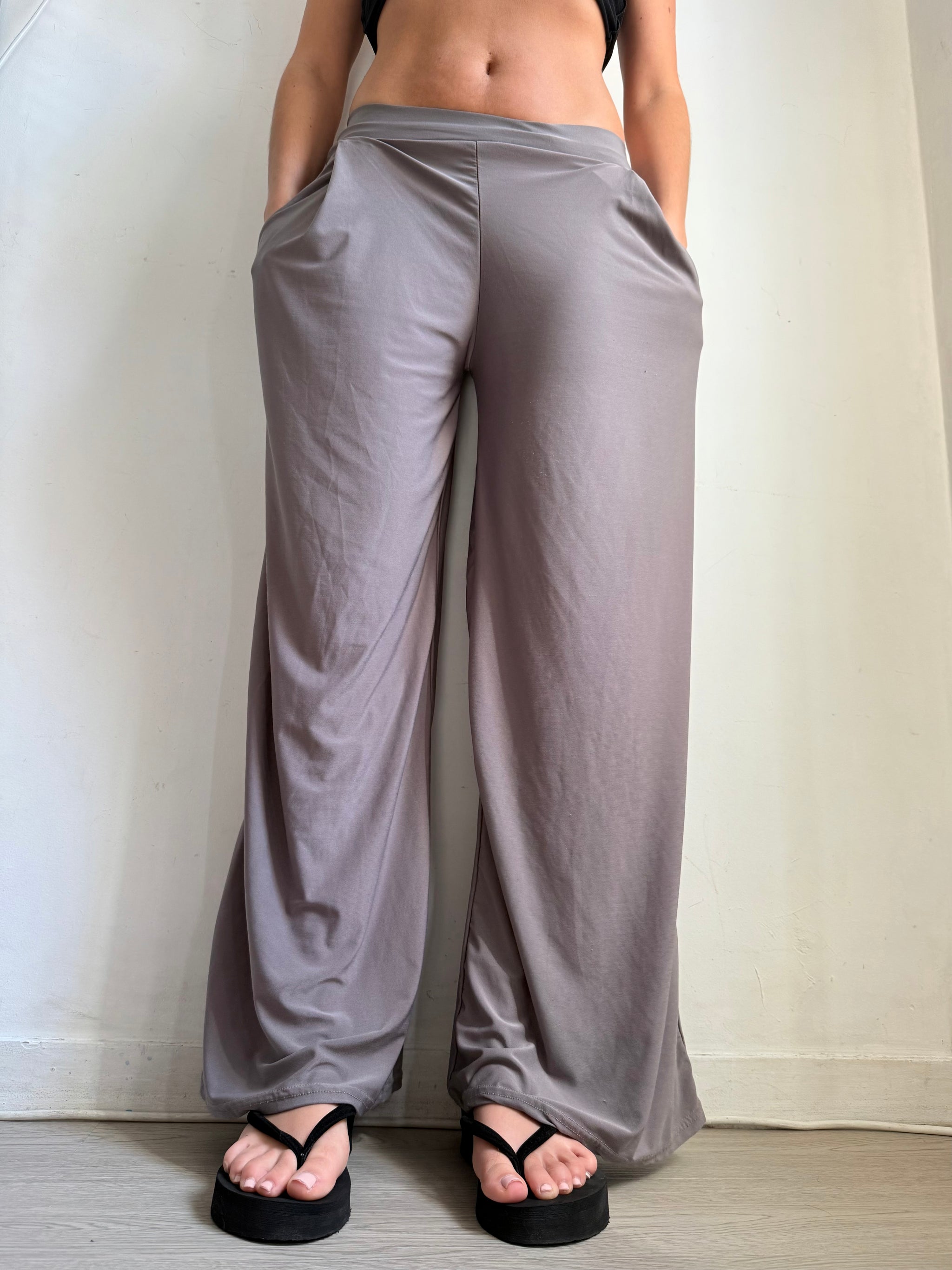 Khaki activewear low rise baggy pants (L)