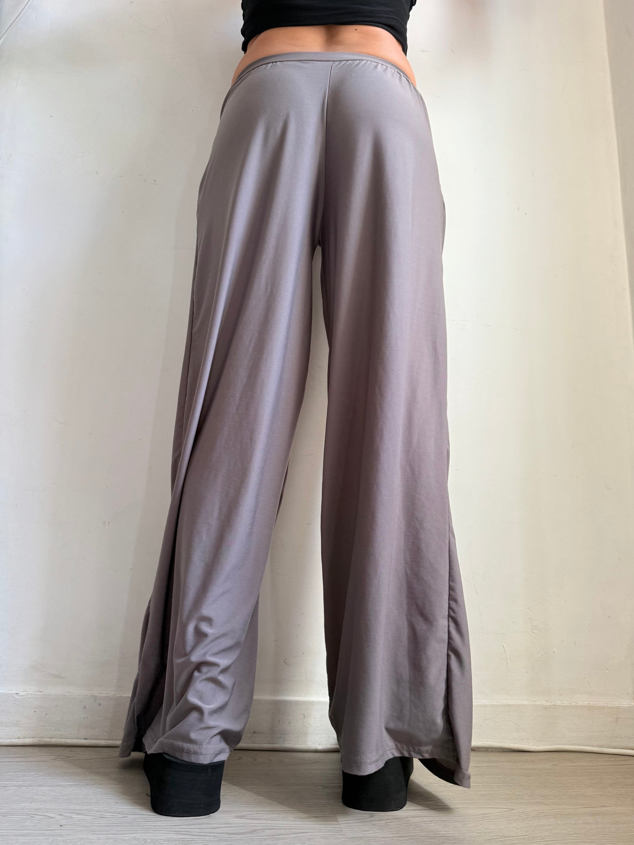 Khaki activewear low rise baggy pants (L)